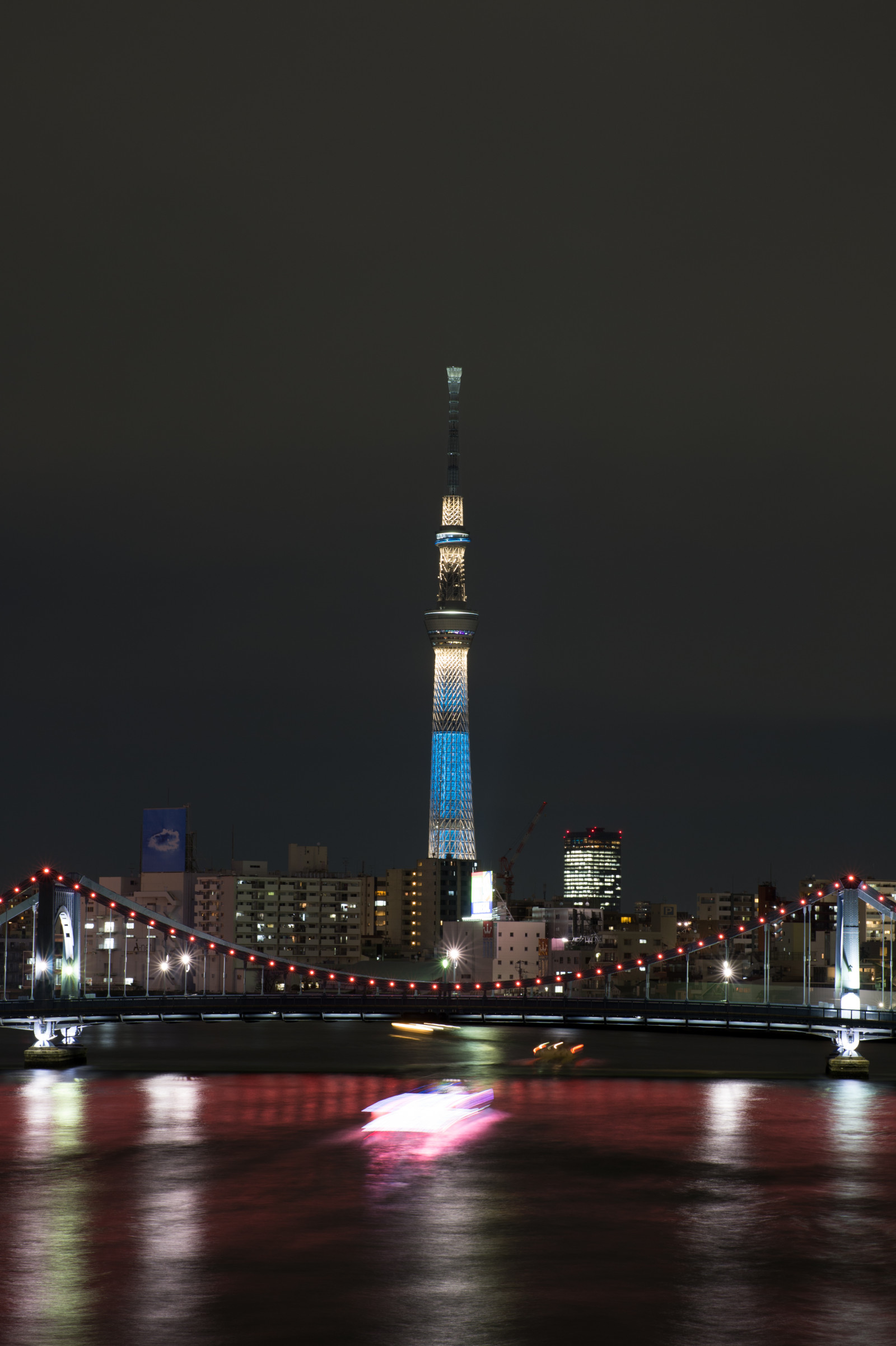 Japonsko, město, panoráma města, noc, architektura, odraz, panoráma, mrakodrap, večer, věž, most, horizont, Nikon, soumrak, metropole, Tokio, jp, Skytree, světlo, centrum, NIKKOR, osvětlené, osvětlení, tma, iki, mezník, Tokyo Sky Tree, afs105mmf14eed, afsnikkor105mmf14eed, df, sumidagawaohashi, kiyosubridge, Atmosféra Země, Metropolitní oblast, lidské osídlení