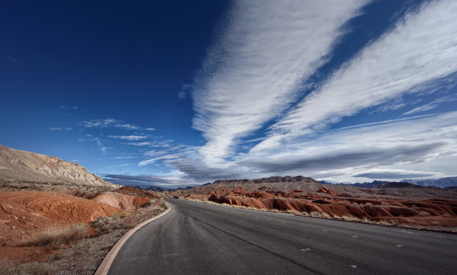 paesaggio, contrasto, collina, lago, natura, rosso, cielo, la neve, inverno, strada, nuvole, giallo, colline, mattina, deserto, arancia, orizzonte, Sony, rocce, panorama, valle, canyon, Passo di montagna, Stati Uniti d'America, autostrada, crepuscolo, Nevada, altopiano, paysage, asciutto, infrastruttura, arenaria, nube, viaggio, montagna, alba, al di fuori, vivido, ciel, colorato, multicolore, una corsa, geologia, prateria, ambiente naturale, morfologie montane, landform, caratteristica geografica, catena montuosa, viaggio su strada, palett, road167