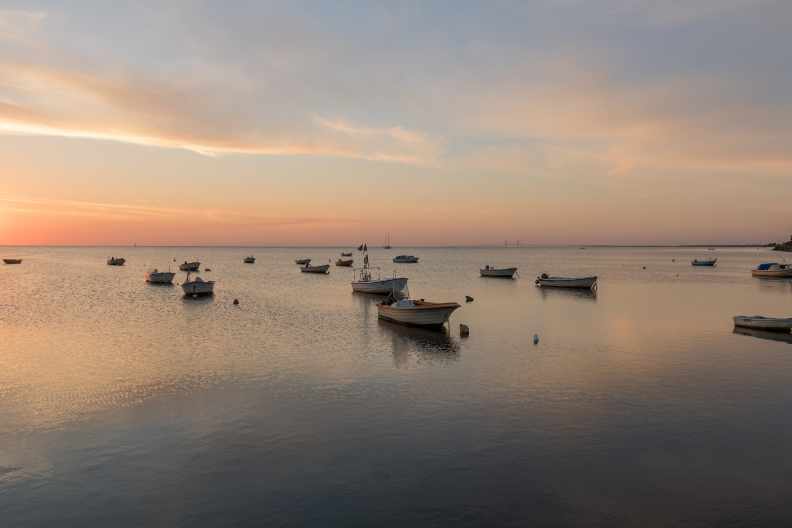 båd, solnedgang, hav, Bugt, vand, kyst, sand, afspejling, himmel, køretøj, strand, solopgang, aften, morgen, kyst, horisont, skumring, Sol, Sky, daggry, ocean, goldenhour, bølge, himmel, solnedg ng, Vatten, fiskehoddorna, hav, b t, Moln, h llviken, exif model canoneos760d, geocountry, kamera gør kanon, geocity, kameramodel canoneos760d, geostate, geolocation, exif linse efs18200mmf3556is, exif gøre kanon, exif isospeed 100, exif åbning 63, exif focallength 18mm, gyllenetimmen, krop af vand, vadehavet