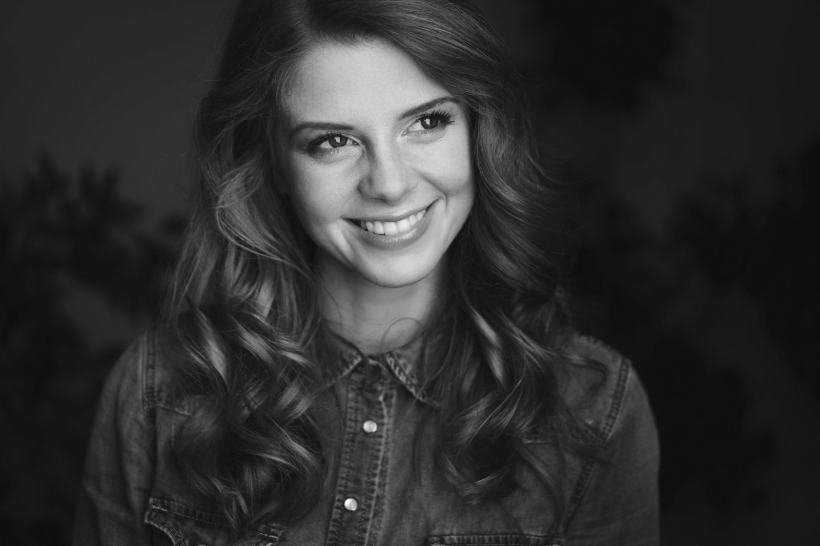 Wallpaper : face, portrait, smiling, jeans, monochrome, women 3000x2000