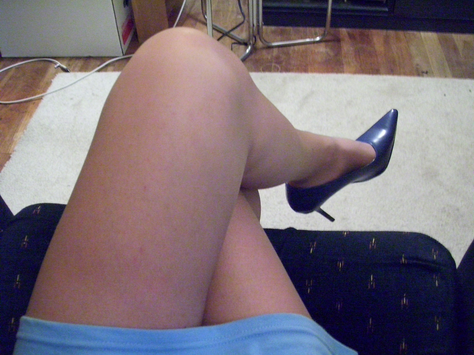 Bein, Schenkel, Joint, Menschliches Bein, Schulter, Mädchen, Finger, Arm, menschlicher Körper, schwarzes Haar, Hand, Hüfte, Knie, Muskel, Abdomen, Hals, Daumen, Bauch, Unterwäsche, zurück