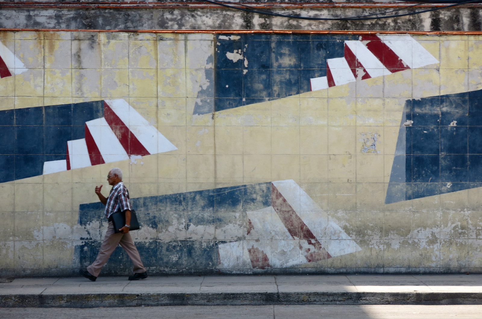 stěna, nástěnná malba, urban area, struktura, během dne, pouliční umění, nebe, beton, vlajka, úhel, UMĚNÍ, umělecká díla, malování, grafiti