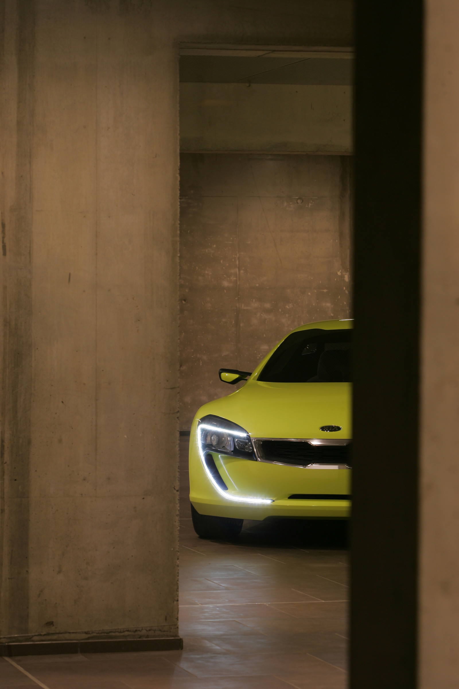 bílý, Černá, okno, odraz, stěna, dřevo, žlutý, dveře, Vzhled interiéru, Kia, 2012, netcarshow, netcar, obrázky vozidel, photo auto, světlo, barva, osvětlení, Kee concept, tvar, design, tma