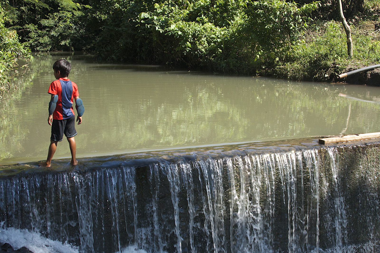 Wallpaper boy, water, river, stand, shoes, dam, Guatemala, elbow