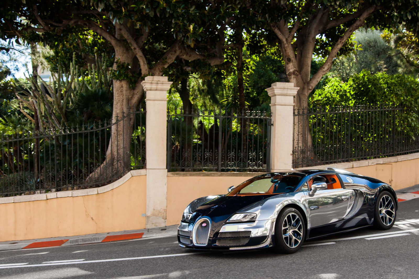 město, ulice, auto, vozidlo, silnice, fotografování, modrý, luxus, sportovní auto, francouzština, Bugatti, Monaco, 2013, Bugatti Veyron, asfalt, chróm, voiture, výkon auta, Hypercar, parkoviště, 2014, SS, 1200, Budoucnost, Nový, rostlina, kolo, jižní, mc, sud, bleu, okraj, rok, superauto, krásném, coche, worldcars, turbo, vitesse, Veyron, uhlík, carbone, luxe, supersport, pozemní vozidla, automobilového designu, automobilový exteriér, závodní auto, luxusní vůz, motorové vozidlo, osobní luxusní automobil, výkonné auto, městské auto, střední velikost auta, auto part, Principaute, 1200hp, 1200bhp, 1200ch, automotive wheel system