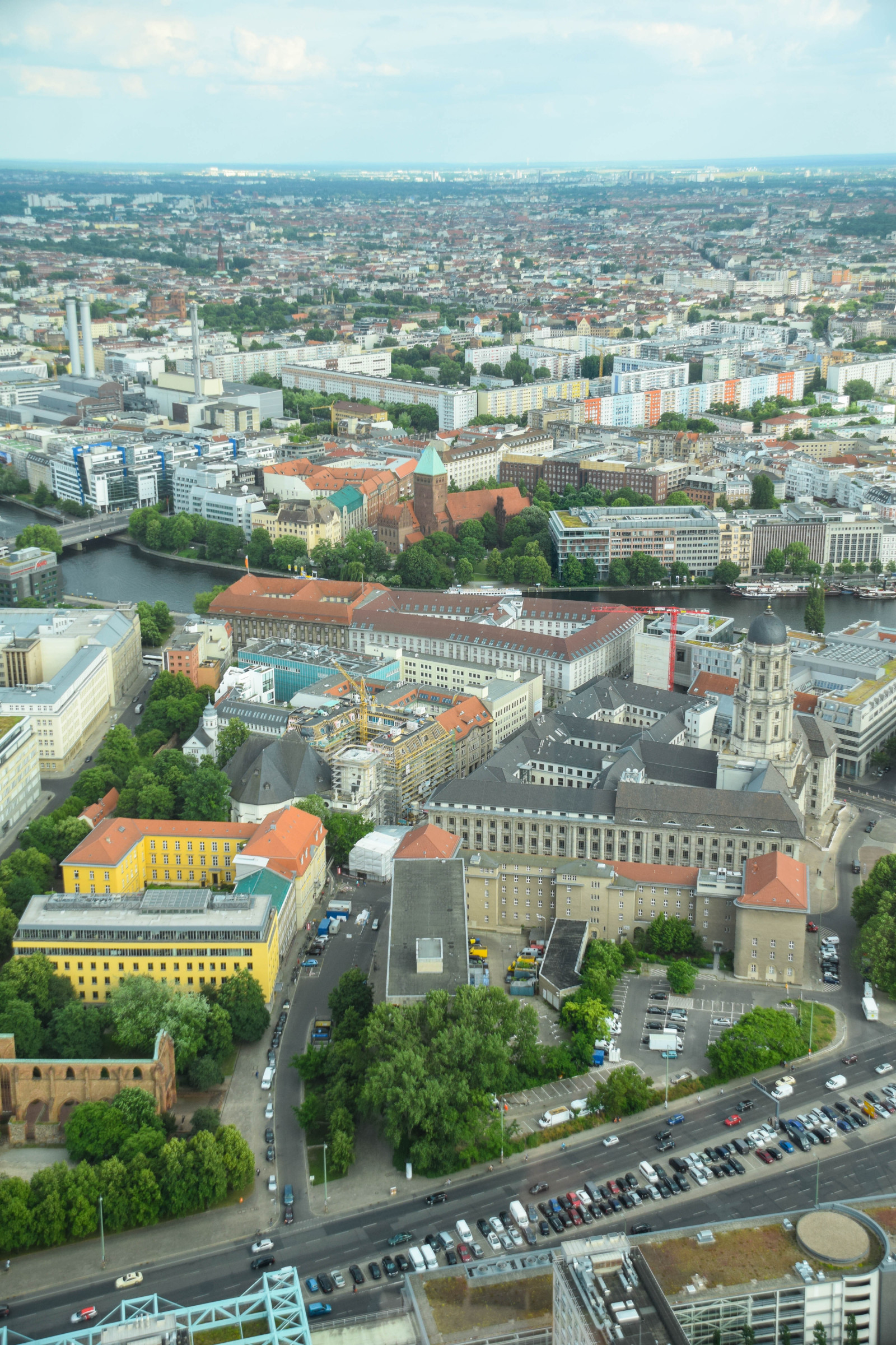 città, paesaggio urbano, architettura, fotografia, orizzonte, grattacielo, Germania, cittadina, vista a volo d'uccello, metropoli, Berlino, Alexanderplatz, centro, vista, vista della città, de, Euorpe, Germania, deutschland, tvtorn, mitte, berlinerfernsehturm, twtower, berlinfromabove, panoramastrase, arestaurantwithaview, radiotvtorn, condominio, punto di riferimento, sobborgo, area urbana, area metropolitana, insediamento umano, Quartiere, Zona residenziale, palazzone, fotografia aerea
