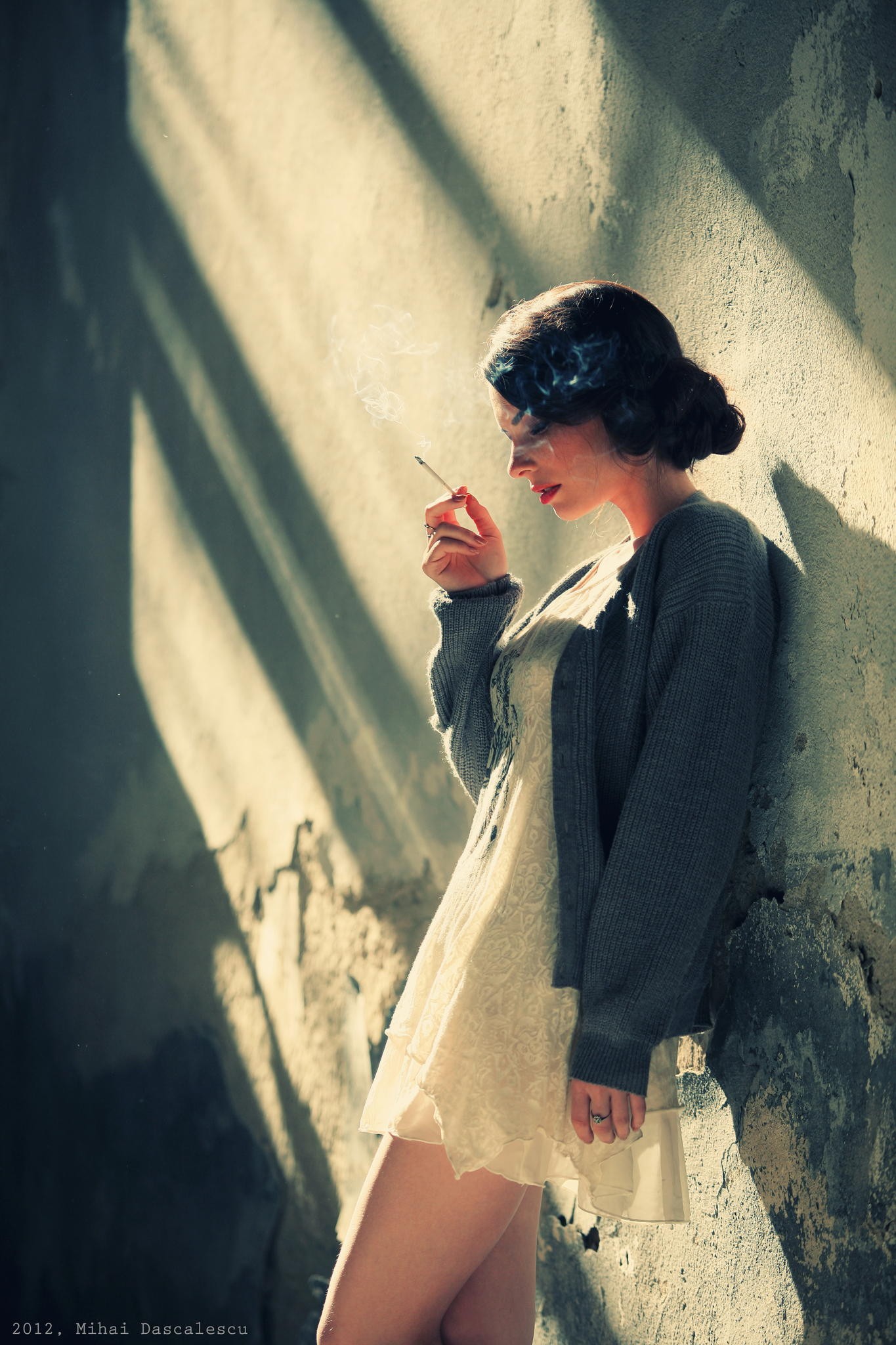 ใบหน้า, สีขาว, ดำ, โมเดล, แนวตั้ง, สีแดง, การถ่ายภาพ, แต่งตัว, แฟชั่น, อารมณ์, คน, ความรัก, สี, หญิงสาว, ความงาม, ชาย, ผู้หญิง, ผู้หญิง, รูปถ่าย, ภาพ, ชาย, ภาพรวม, การถ่ายภาพ