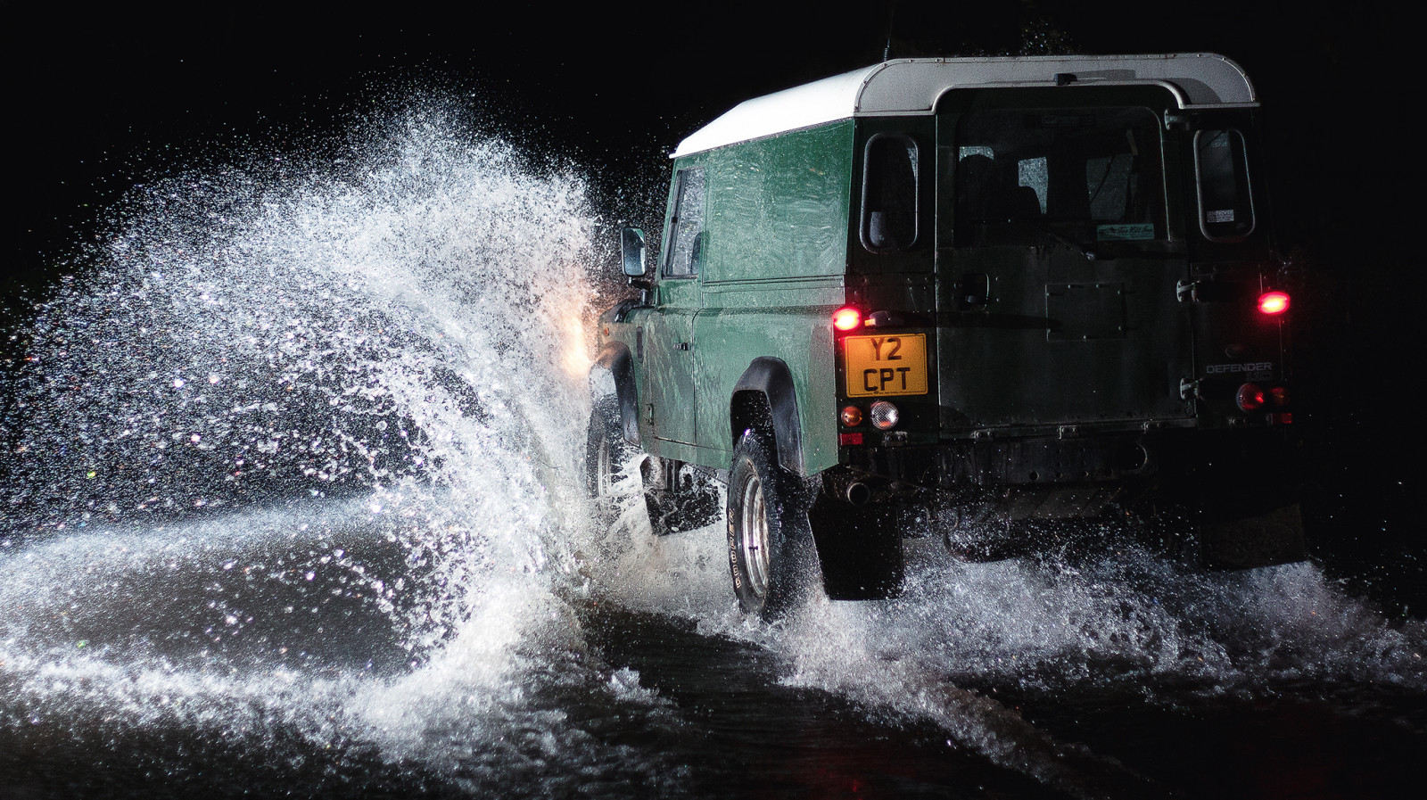 vej, UK, England, Ford, vand, bil, nat, lastbil, off-road, 4x4, 110, automotive, Rover, af, snavset, smuds, jord, plaske, strobe, forsvarer, sploosh, strobist, nostrobistinfo, removedfromstrobistpool, seerule2