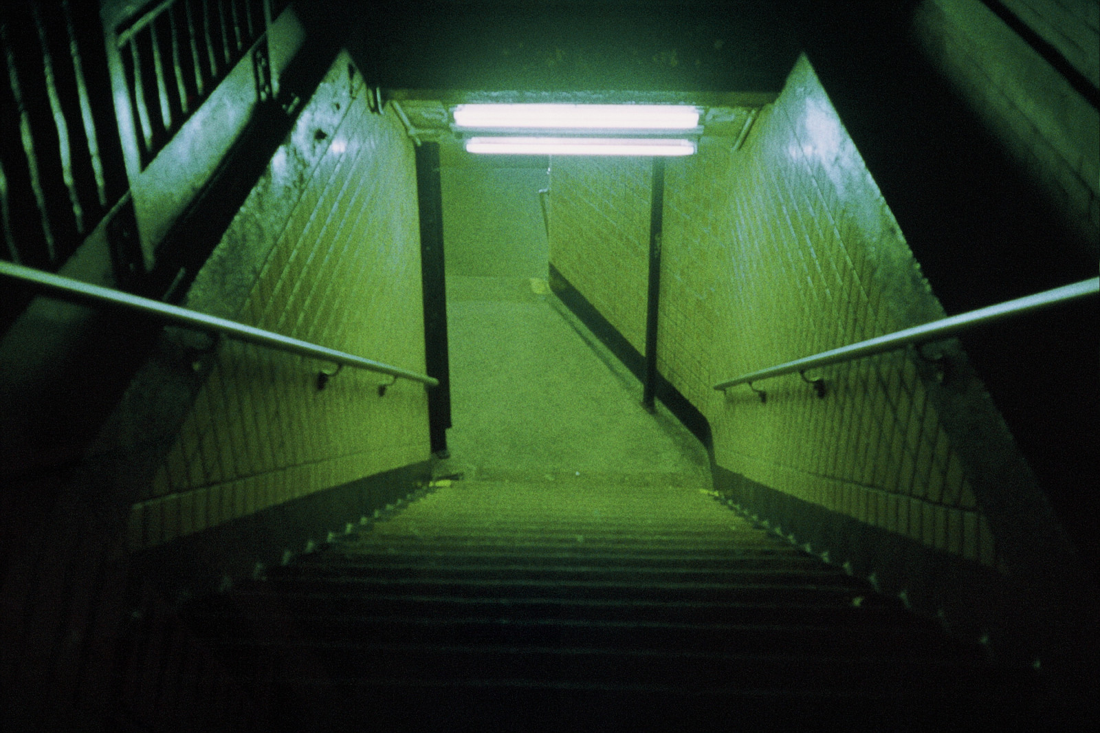 newyork, film, Brooklyn, metro, svoboda, schodiště, vchod, Park Slope, děsivý, strašidelný, 40mm, zrnitý, pátek, Ftrain, 7thavenue, selhat, Canoncanonetgiiiql17, Svobodně, Fujiprovia400x, Canon40mmf17, Selhání