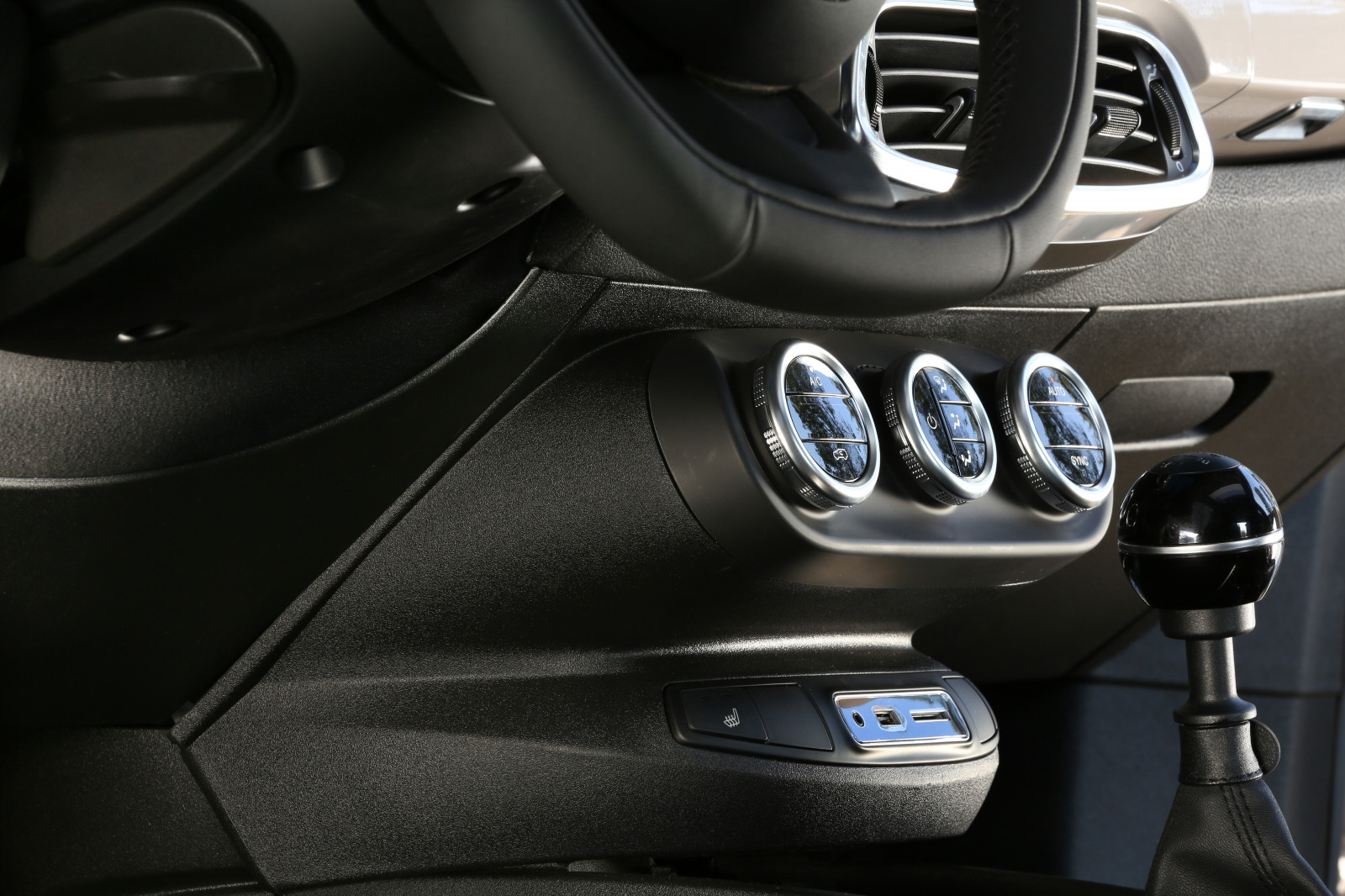 auto, vozidlo, 2015, Audi A1, volant, limuzína, FIAT, netcarshow, netcar, obrázky vozidel, photo auto, 500X, kolo, pozemní vozidla, automobilový exteriér, automobil make, luxusní vůz, rodinný vůz, kompaktní vůz, výkonné auto, subcompact auto, renault fluence