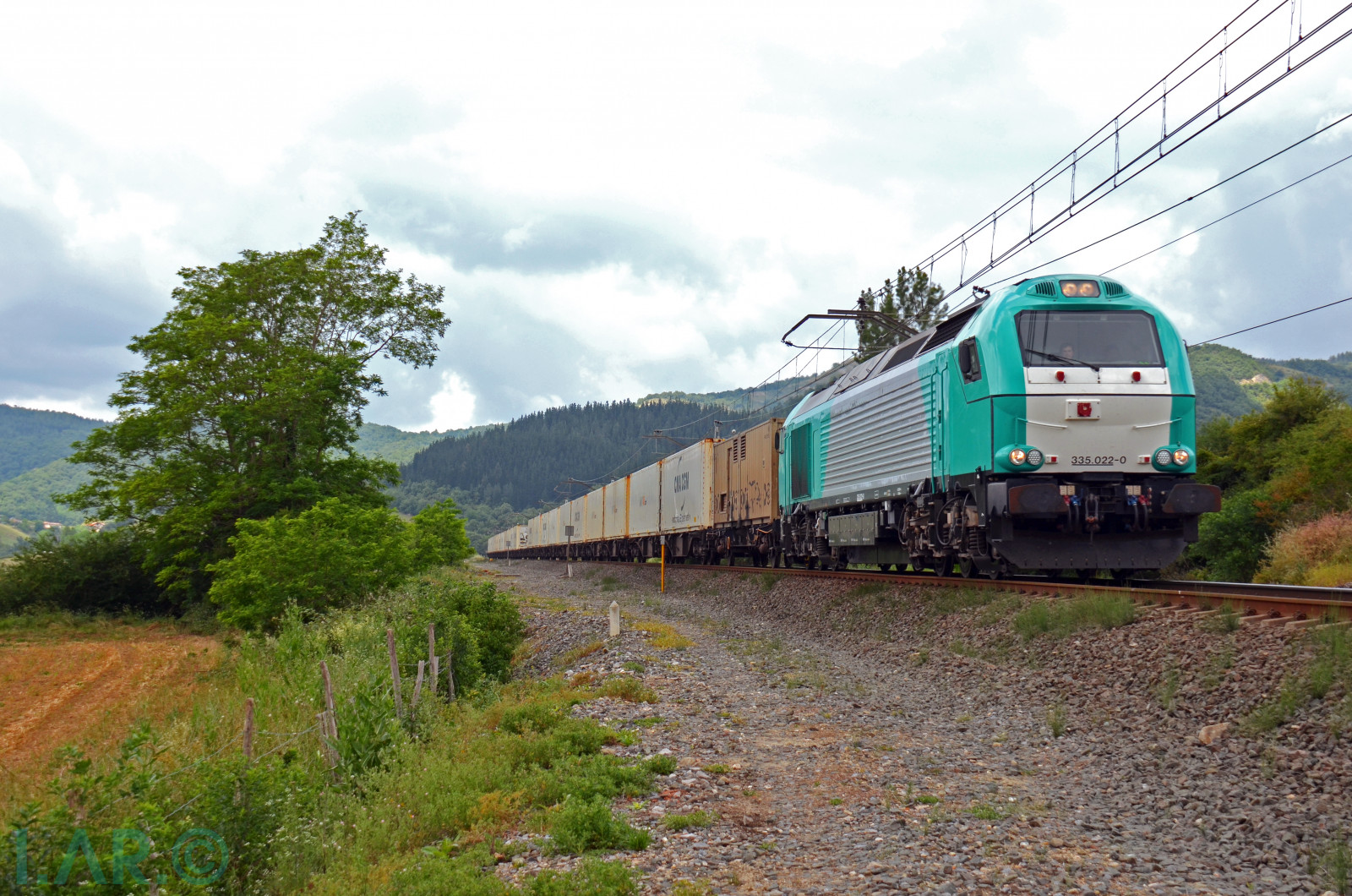 krajina, hory, kopec, nebe, vozidlo, vlak, železnice, ovoce, Nikon, Lodní doprava, doprava, kontejnery, náklad, lokomotiva, kontejner, Montana, 300, Bilbao, strom, železnice, NIKKOR, kolejnice, hora, 18, rostlina, tren, puerto, přístav, ovoce, monte, Kontinentální, dráha, euro, d, E, D5100, náklad, Montanas, cr, vysočina, Murcia, venkov, pohoří, stanice hill, veřejná doprava, železniční doprava, kolejová vozidla, železniční vůz, Fruta, Montes, 5100, Ferrocarril, Cargas, CMA, 18300, 4000, ffcc, Mercancias, acs, 335, Teco, artoma, castej n, Casetas, euro4000, Kontentor, Contenedores, Cmacgm, Cgm, 022, Frutero, Delika, Naviera, 335022, Bilbaocasetas