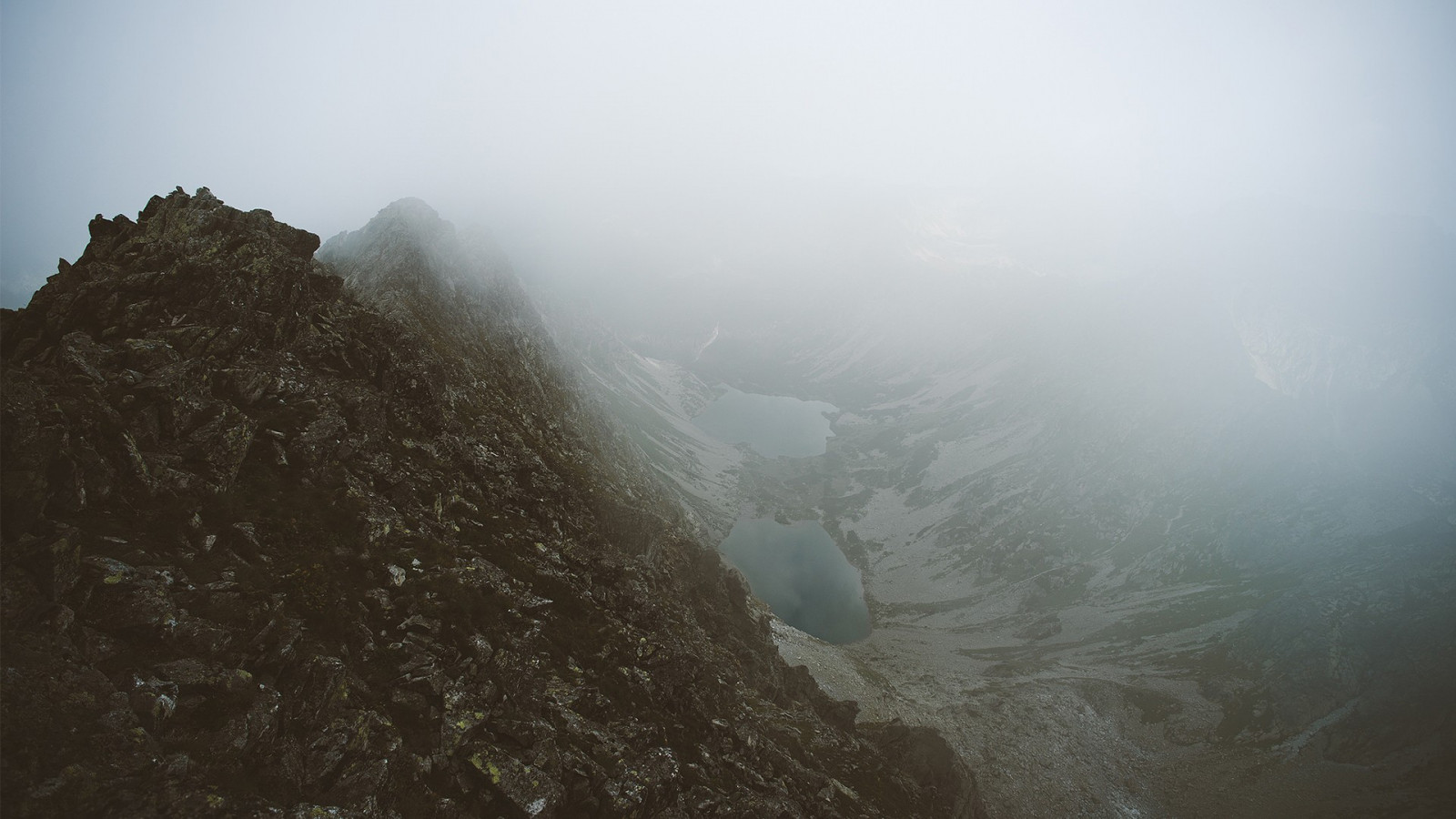Sonnenlicht, Landschaft, Berge, Meer, Hügel, See, Schnee, Wolken, Morgen, Nebel, Dunst, Gipfel, Grat, Terrain, Nebel, Berg, Wetter, Welle, Atmosphärisches Phänomen, Atmosphäre der Erde, Bergige landforms, Landform, Gebirge