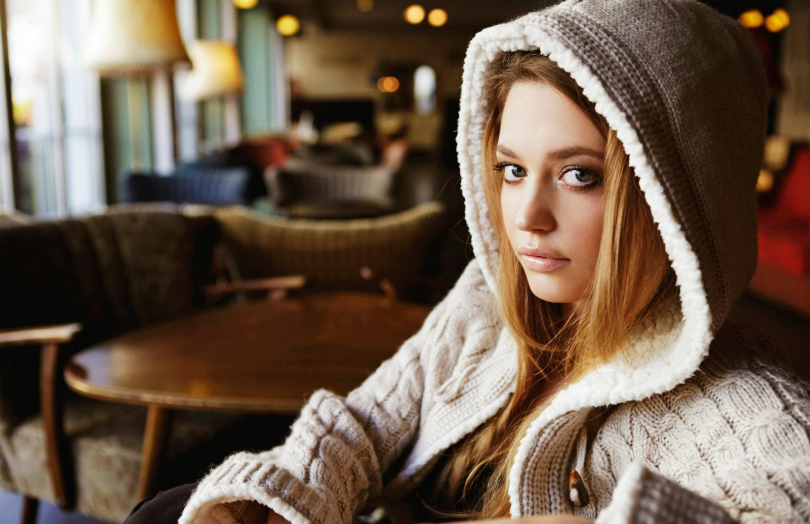 donne, modello, ritratto, guardando spettatore, cappe, moda, pelliccia, capi di abbigliamento, bellezza, berretto