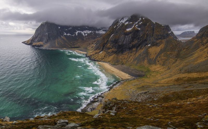 plajă,nori,peisaj,Insulele Lofoten,munţi,1500x933 px