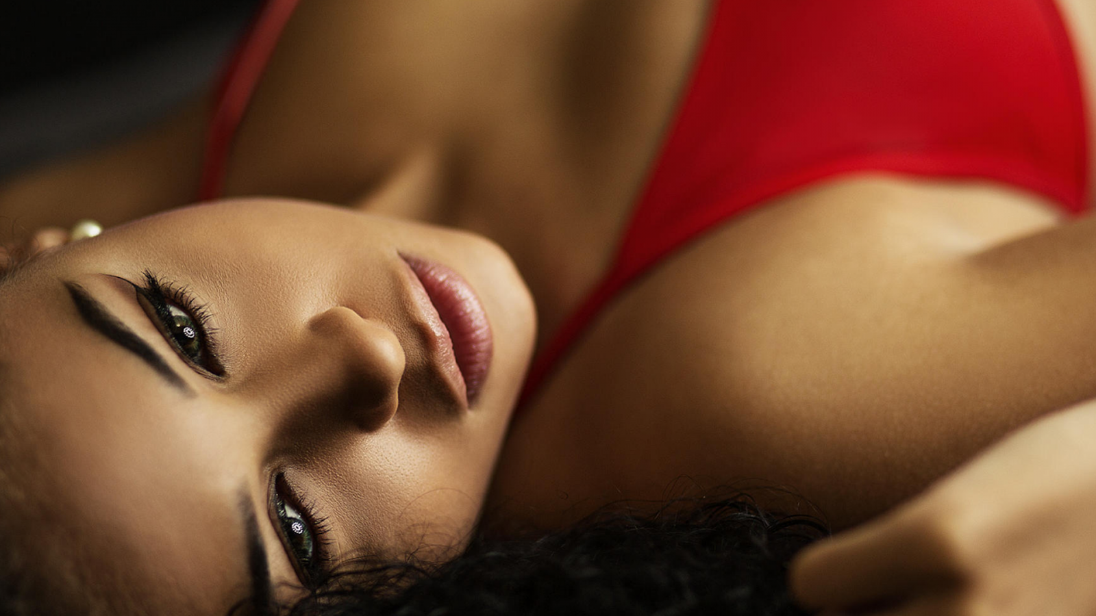 ženy, model, Červené, černé vlasy, vlasy, pusa, spodní prádlo, oblečení, dívka, krása, žena, ruka, noha, smysl, focení, umění model, břicho, Lidské tělo, orgán, zblízka, interakce, spodní prádlo