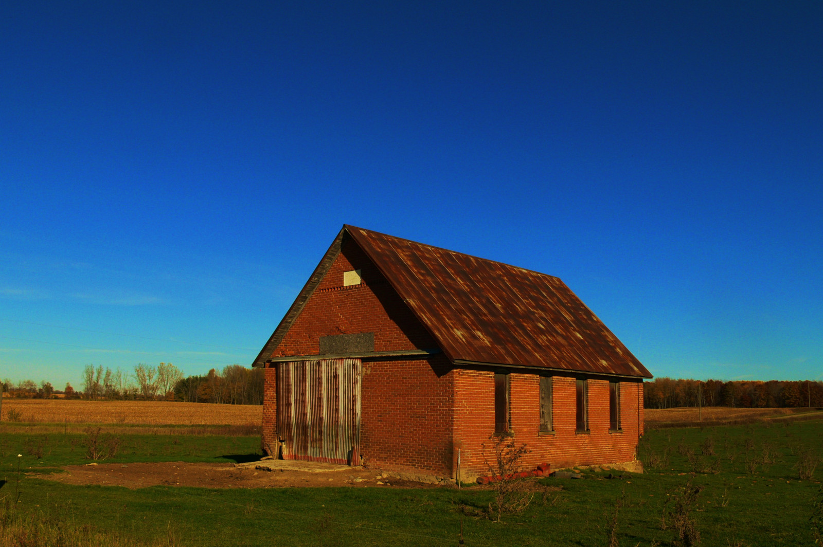 slunečnímu záření, stromy, krajina, podzim, architektura, budova, opuštěný, tráva, nebe, venku, stín, pole, Dům, zelená, hnědý, hospodařit, škola, textura, stodola, chata, rozklad, Michigan, listopad, odpoledne, POV, perspektivní, venkovský, Cihlový, Panasonic, úhel, Křupavý, světlo, země, rezavý, lučina, Amerika, Okna, zábava, mimo, modrá obloha, digitální, zemědělství, dobrodružství, prostý, Středozápad, prérie, zchátralý, sooc, venkov, oneroomschoolhouse, Marlette, districtno10, plíseň
