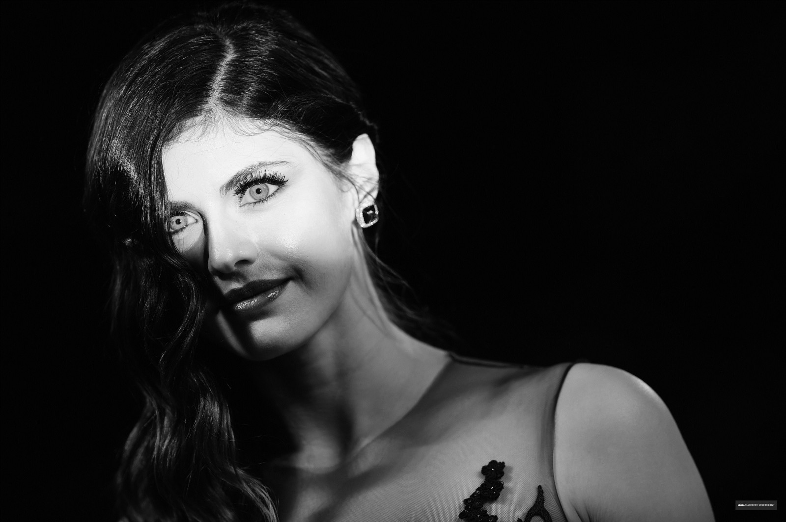 tvář, bílý, Černá, ženy, černobílý, model, portrét, bruneta, fotografování, Alexandra Daddario, hlava, krása, dáma, tma, Černý a bílý, monochromatické fotografování, portrétní fotografie, focení, Film noir, umění model