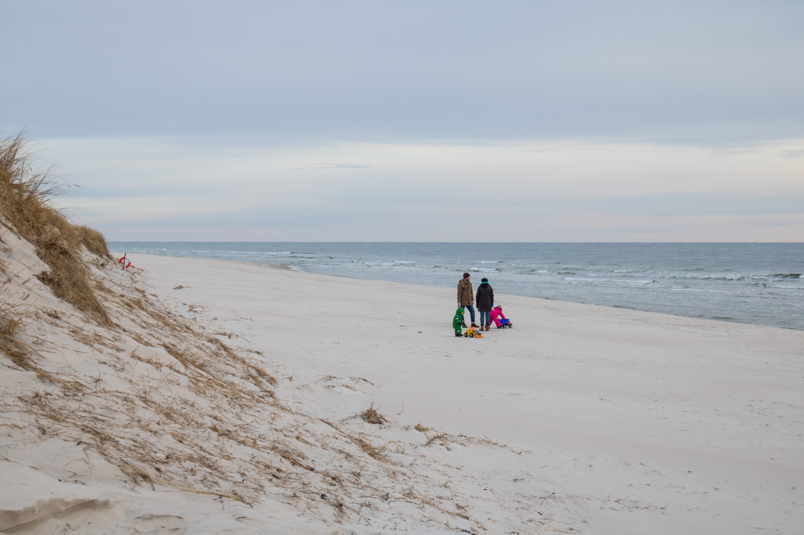 lidé, moře, pobřeží, písek, zima, pláž, pobřeží, pelerína, dovolená, oceán, vlna, pramen, Vinter, hav, m nniskor, sterlen, materiál, kust, Sandhammaren, místo výskytu, tělo z vody, mořská vlna
