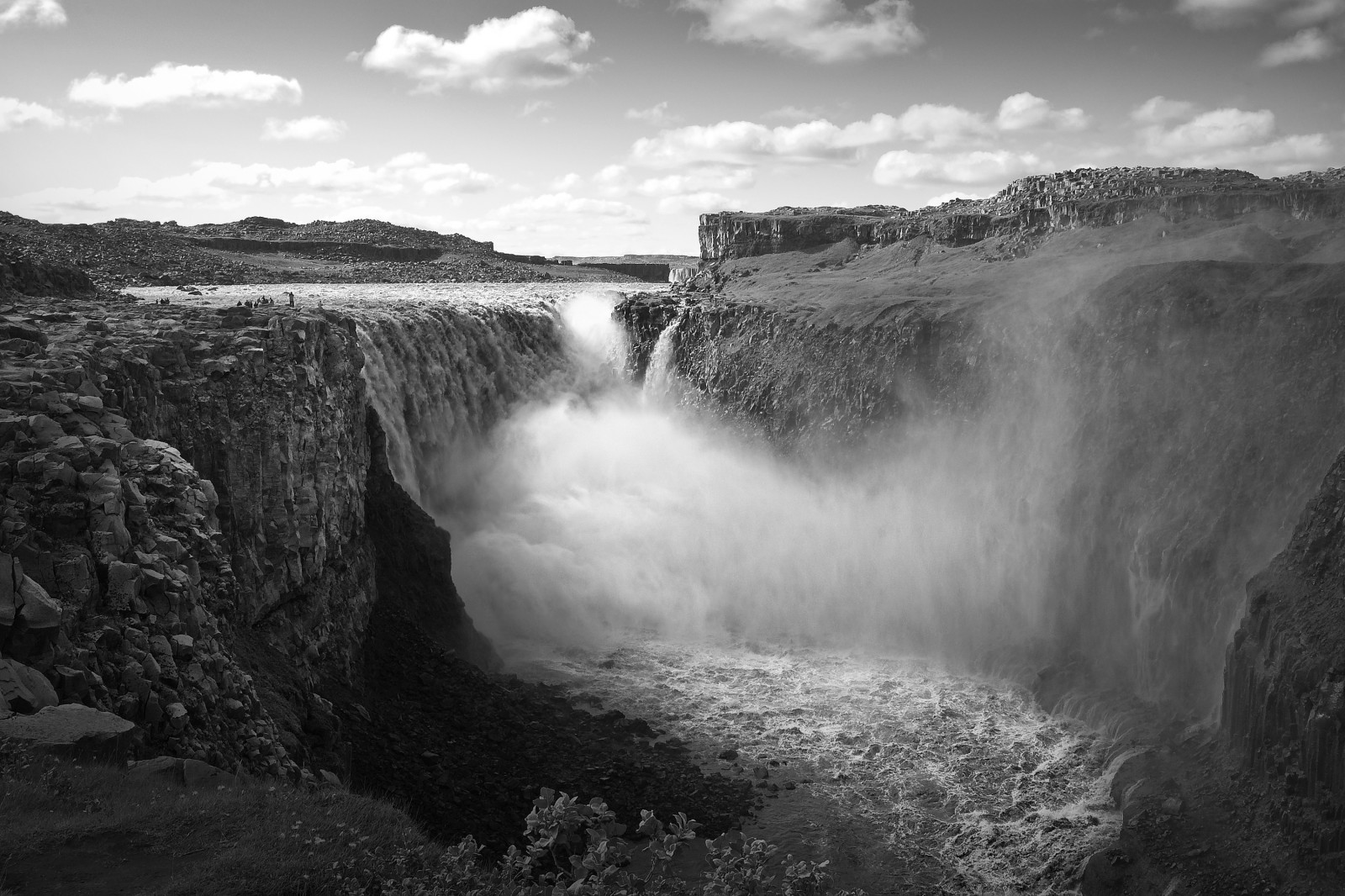 oceán, život, ulice, město, cestovat, modrý, západ slunce, Červené, moře, divoký, nebe, lidé, hudba, oranžový, abstraktní, Černá, hory, Studený, cestování, zelená, led, kostel, Příroda, voda, barvy, počasí, zvěř, architektura, mraky, portréty, svítání, odrazy, chůze, oheň, Šedá, láva, krajiny, Island, momenty, sama, osamělost, mír, mořské scenérie, poušť, vítr, Bůh, kouř, zkoumání, kouzlo, jezírka, Panorámy, minimální, prozkoumat, kozy, umlčet, gejzír, bouře, Vikingové, břehy, emoce, ovce, mystik, Islanda, panorami, wildnature