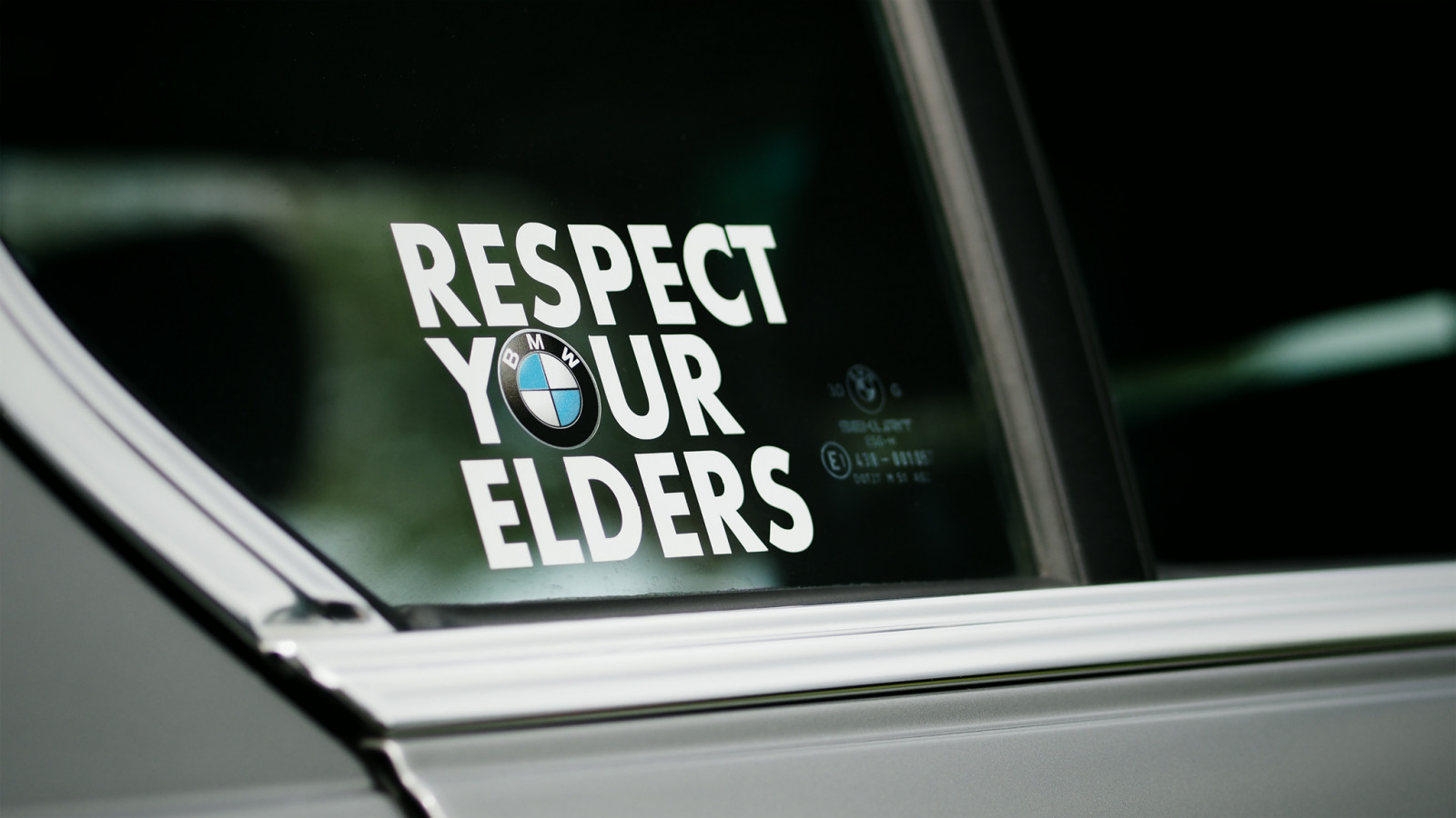 Kanada, detail, okno, sklenka, auto, logo, nálepka, před naším letopočtem, Britská Kolumbie, Němec, BMW, North Vancouver, 169, M5, fragment, rondel, waterfrontpark, 5series, 2014, E28, bmwm5, zd, respectyourelders, 50mmmacro20, 50mmmacrof20, germancarfestival, panasonicdmwma1, olympusem5