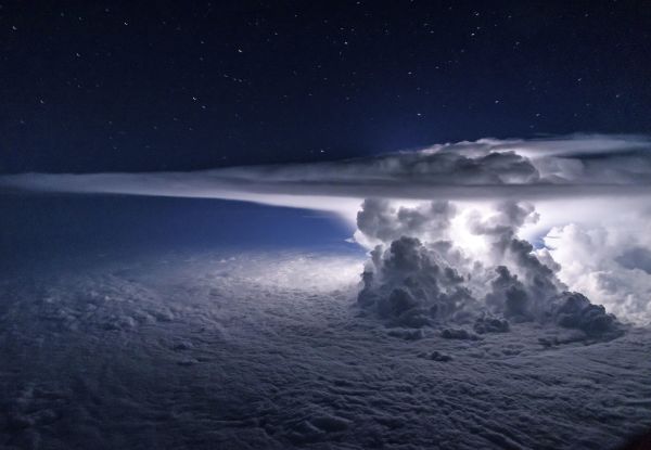 atmosphere,sky,cloud,atmospheric phenomenon,astronomical object,horizon