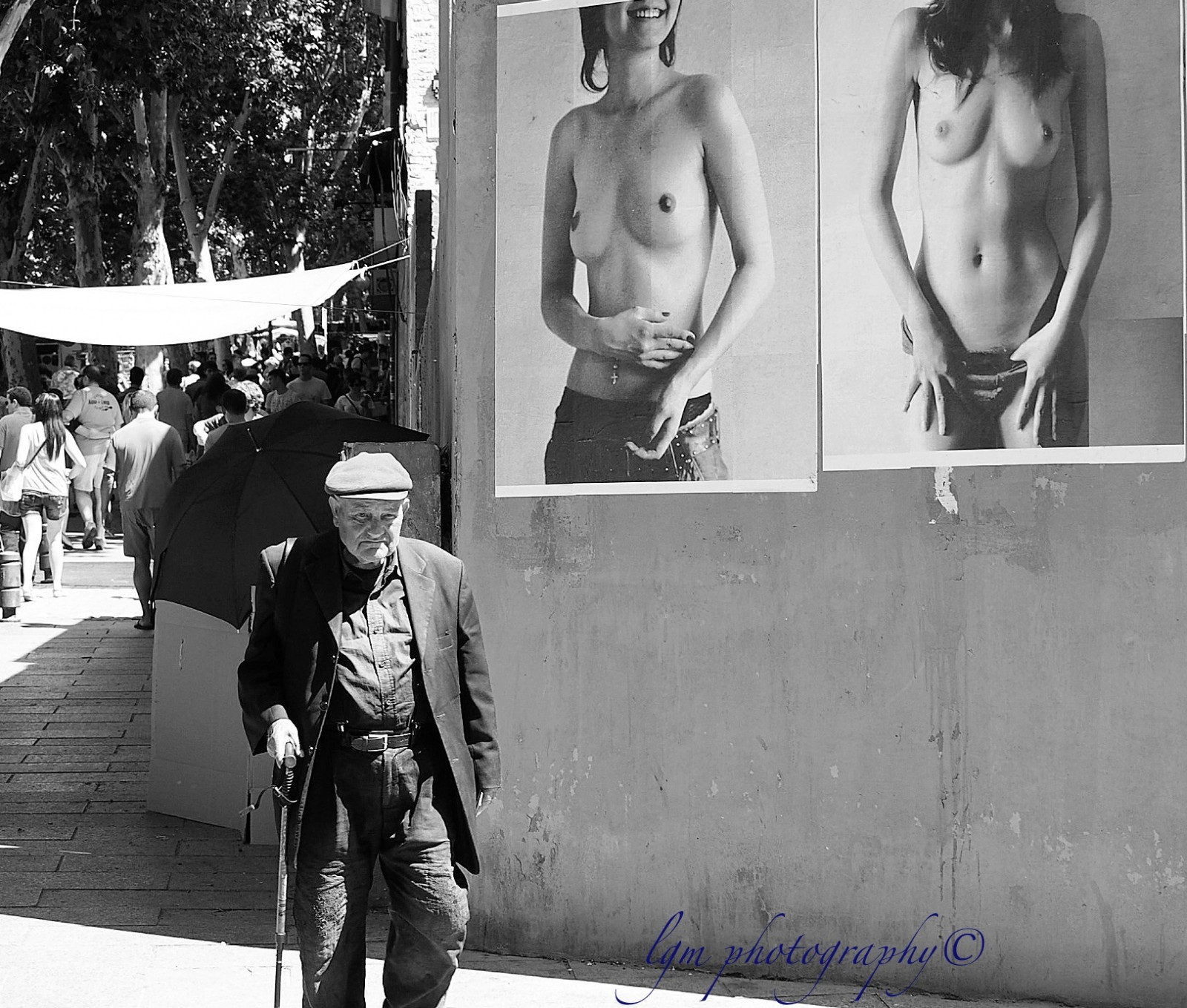 bílý, Černá, černobílý, ulice, silnice, fotografování, výstřih, Španělsko, sama, Madrid, Drsný, odpoledne, chůze, centrum, tělesné, fotografie, streetphotography, upřímný, obraz, cizinec, momentka, starší, Černý a bílý, monochromatické fotografování, Rastro