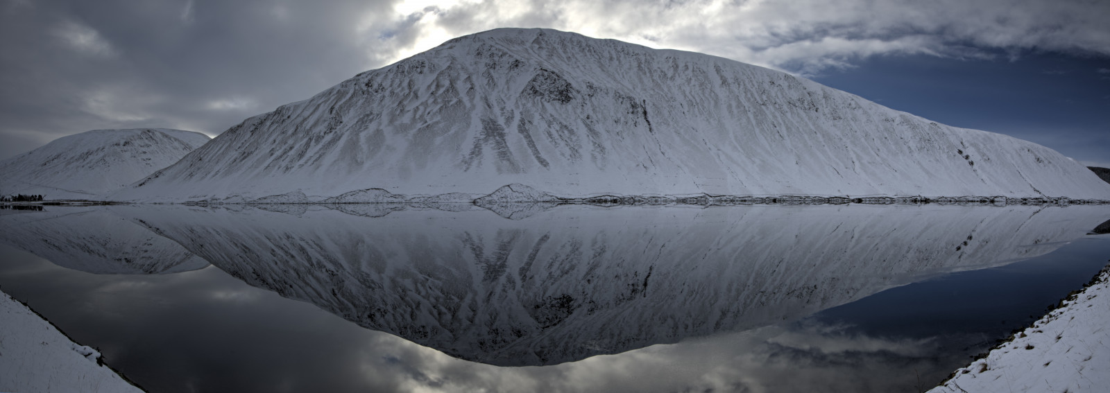 krajina, voda, Příroda, odraz, nebe, sníh, zima, mraky, led, kopce, HDR, panoráma, Arktický, Alpy, zmrazení, vrcholek, plošina, mrak, hora, počasí, sezóna, odrazy, skotský, ohromující, resevoir, winterlandscape, Talla, scottishborders, tallaresevoir, horských reliéf, geologický fenomén, pohoří, Severní ledový oceán, ledová landform