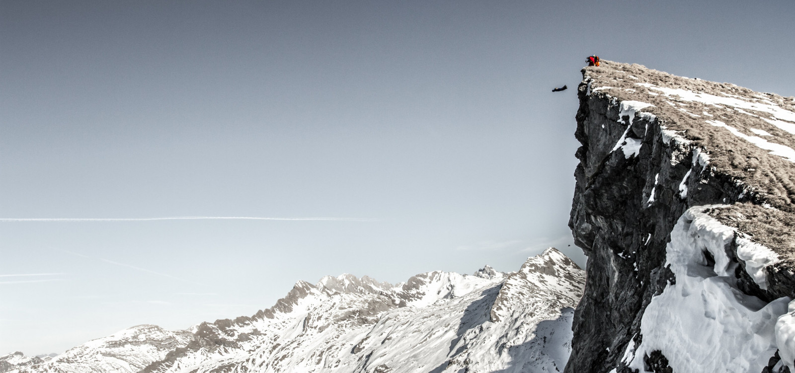 sportovní, krajina, hory, Příroda, sníh, zima, útes, Alpy, vrcholek, wingsuit, hřbet, Terén, hora, počasí, sezóna, dobrodružství, horských reliéf, geologický fenomén, pohoří, extrémní sport, horolezectví