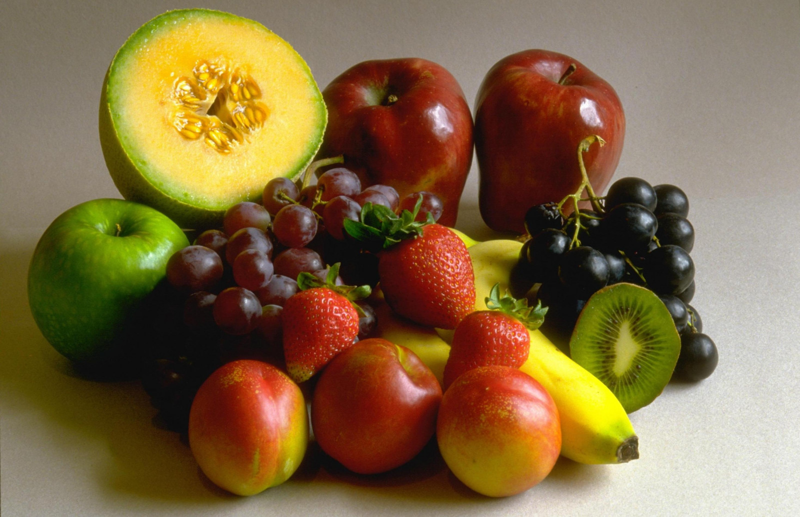 Wallpaper painting, food, fruit, apples, strawberries, grapes