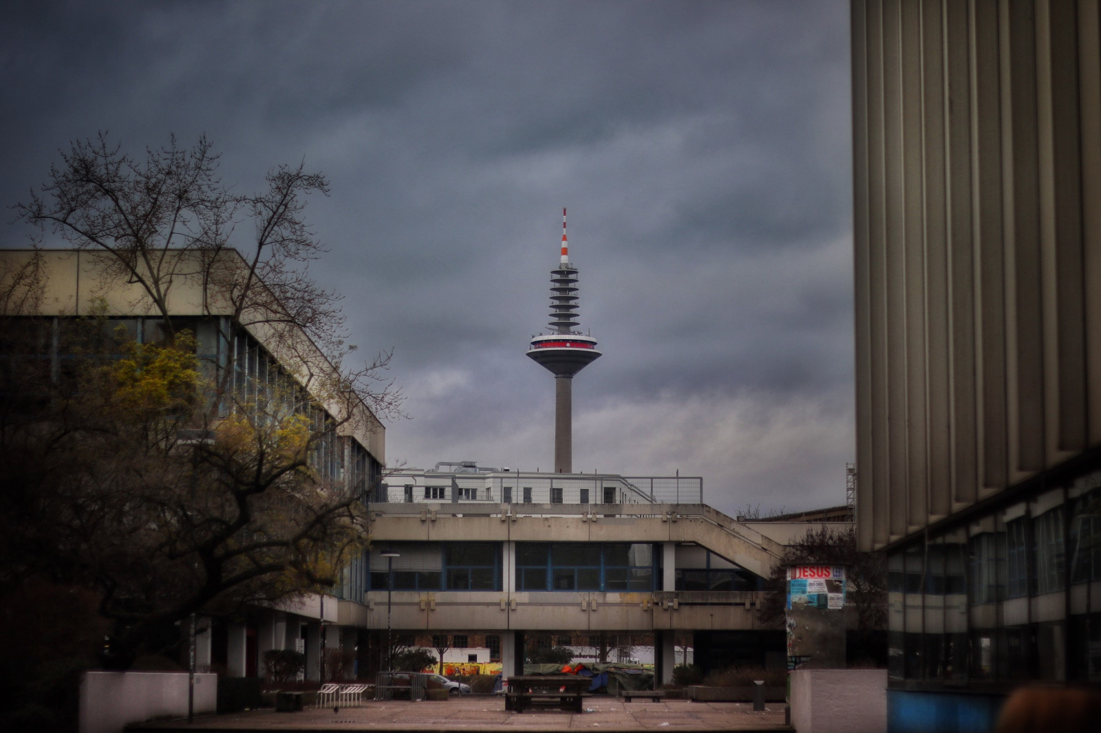 Himmel, Infrastruktur, Auto, die Architektur, Stadtgebiet, Gebäude, Stadt, Wolke, Turm, Metropolregion, Baum, Metropole, Turmblock