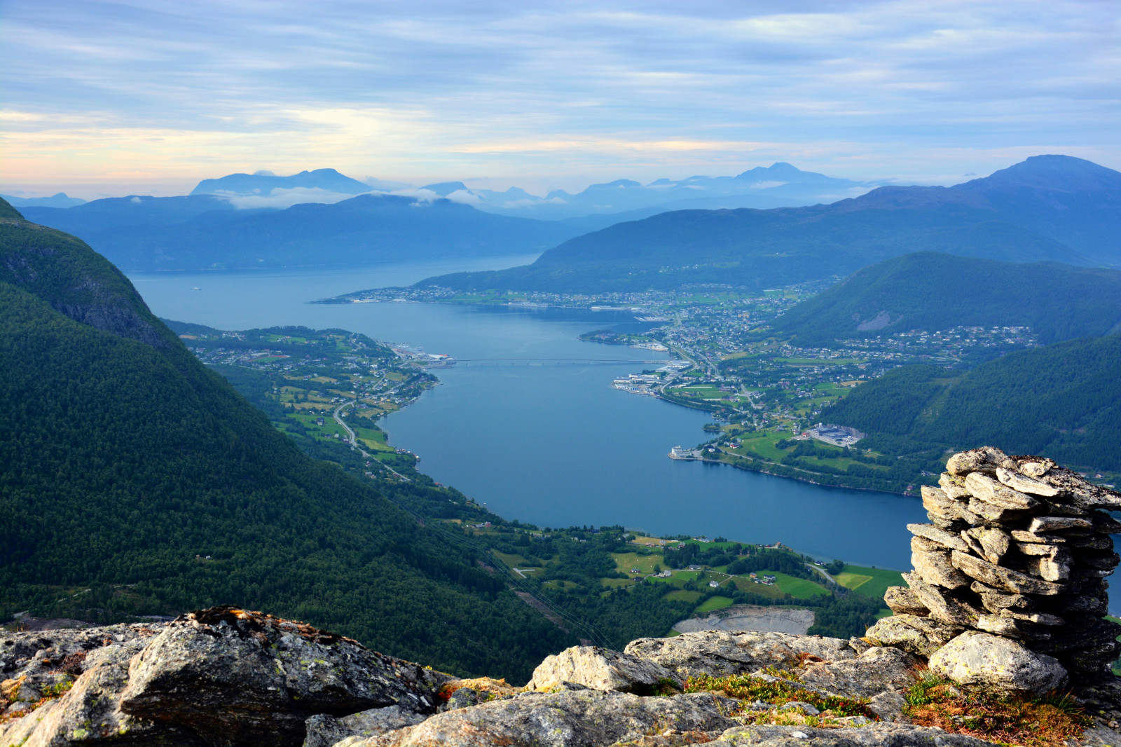 bjerge, Norge, færge, norge, natur, vik, aure, Vestlandet, ferge, sunnm re, m reogromsdal, grenene, Ekornes, Sykkylven, sunnm rsalpene, Ikornnes, sunnm rsalpane, aursnes, sykkylvsfjorden, rsneset, martinystenes, gjerdekollen