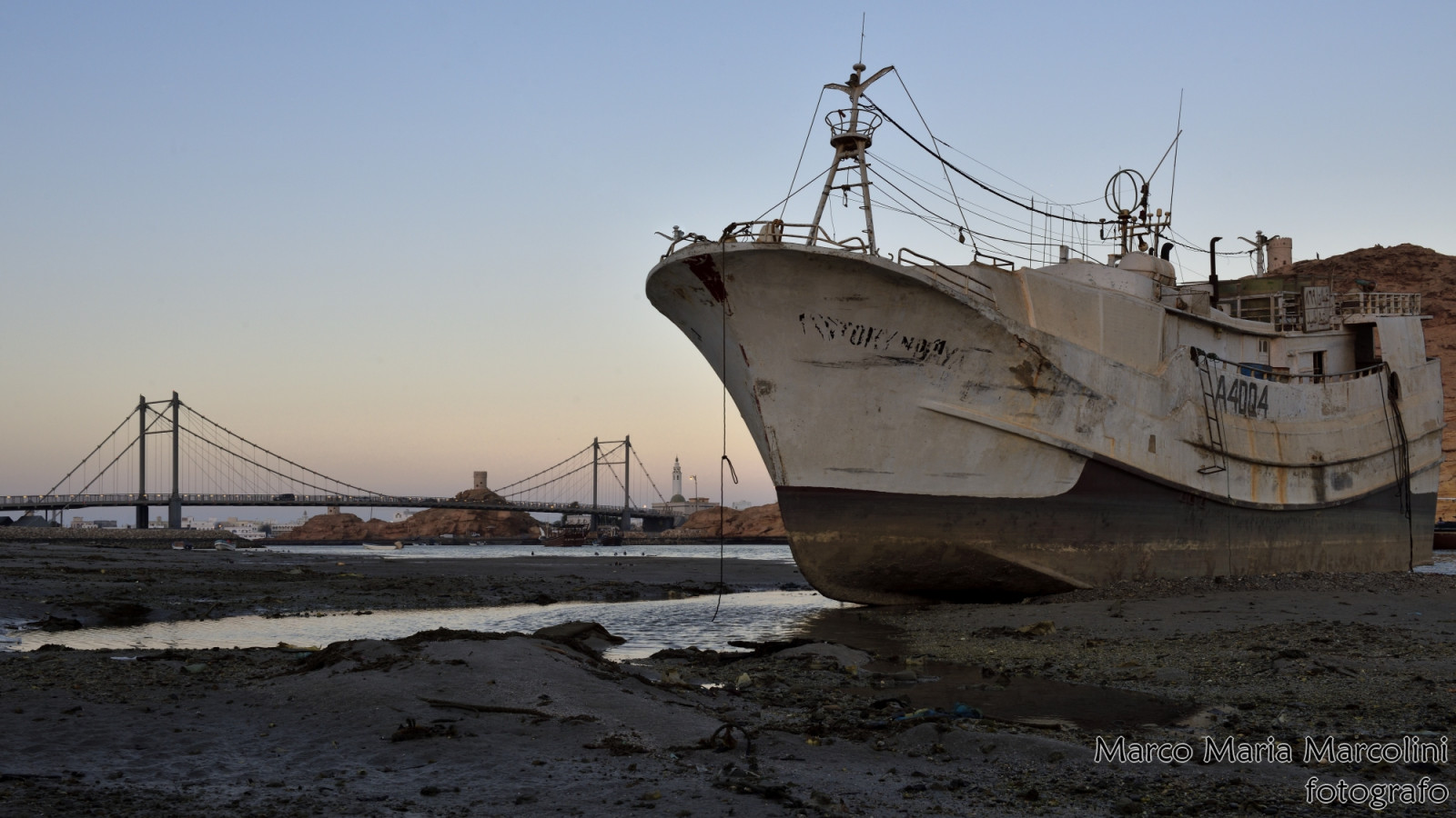 voda, Omán, denní světlo, Nikon, NIKKOR, D810, Páni, písek, plachtění, vrak, most, řeka, moře, oceán, soumrak, západ slunce, měkký, romantický, barvitý, barva, starý, opuštěný, marcomariamarcolini, digitální, zlatý, růžový, růže, nebe, cielo, Tramonto, barca, relitto, abbandonata, sabbia, ponte, fiume, kobyla, oceano, colore, Imbrunire
