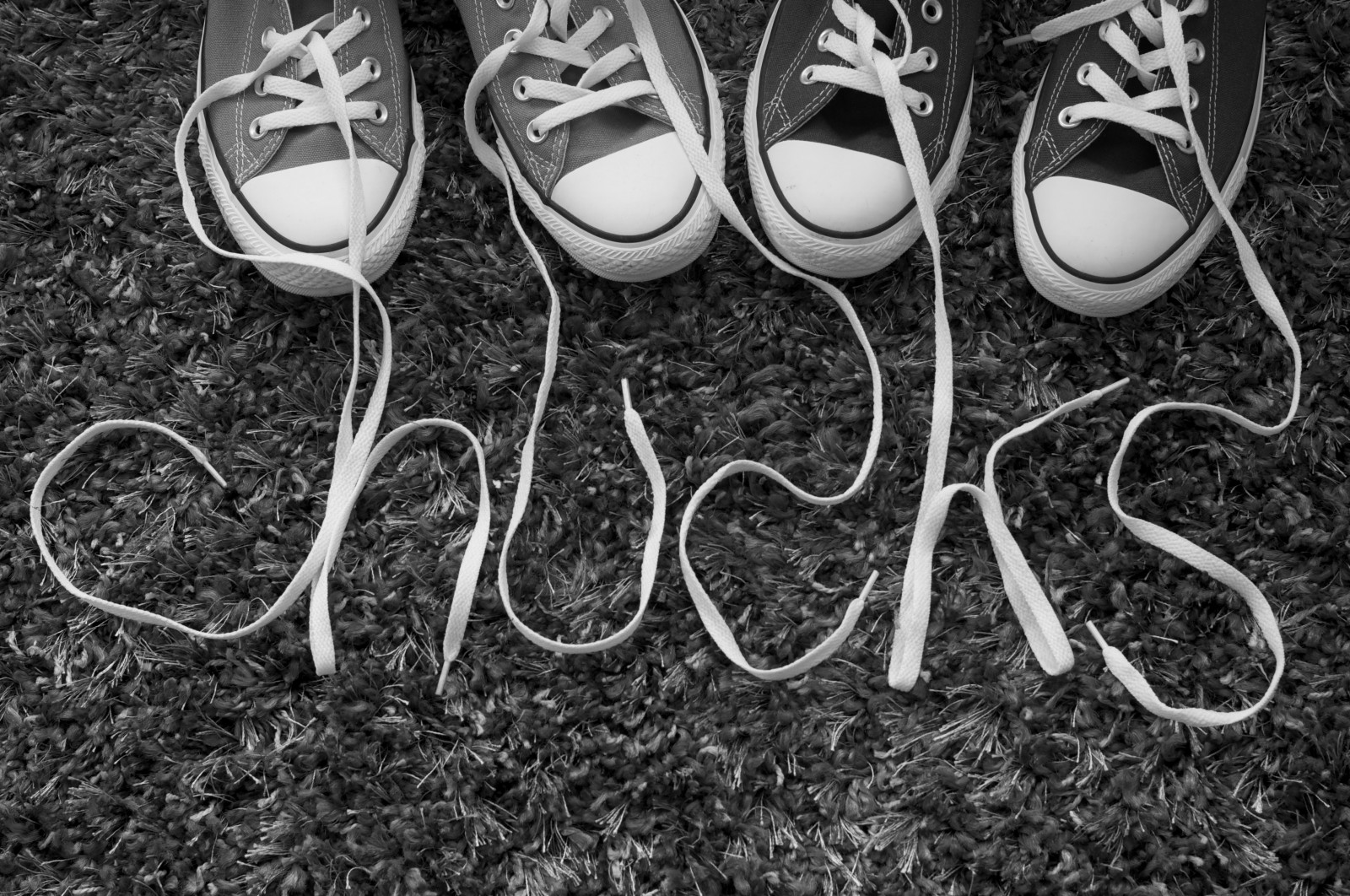 černobílý, tráva, fotografování, Nikon, tenisky, Konverzovat, sklíčidla, Všechny hvězdy, 50mm, prozkoumat, fotografie, D5000, Černý a bílý, monochromatické fotografování, font, zátiší fotografování, chucktaylor, chucktaylorallstars, conversescenes, stock photography