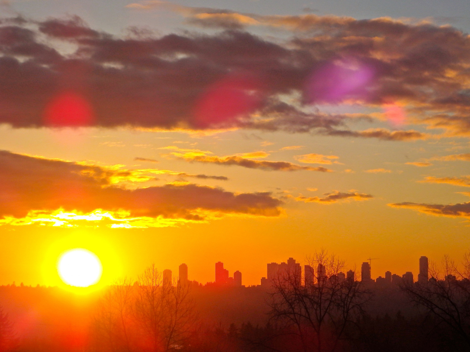 nebe, odlesk, červená obloha v dopoledních hodinách, svítání, západ slunce, svítání, atmosféra, během dne, slunce, ráno, horizont, Atmosféra Země, mrak, večer, slunečnímu záření, soumrak, panoráma, počítač tapeta, uklidnit, krajina, město
