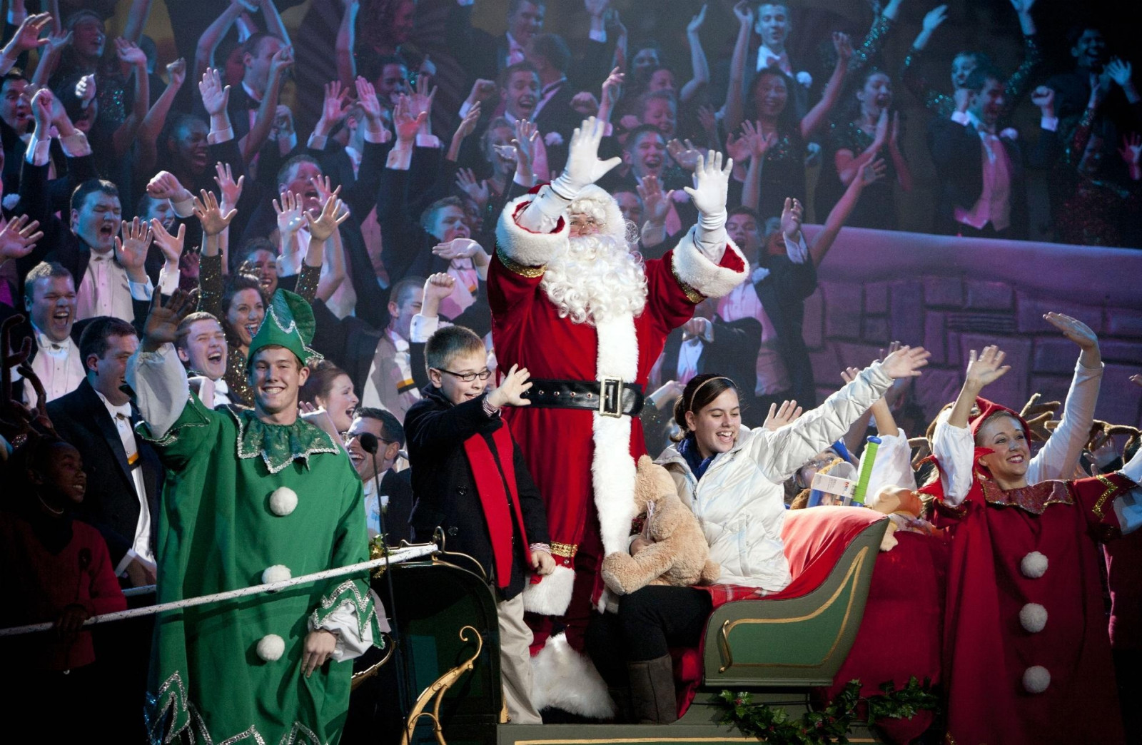 Santa Performance Wallpaper : Santa Claus, sleigh, kids, performance, Christmas, holiday ...