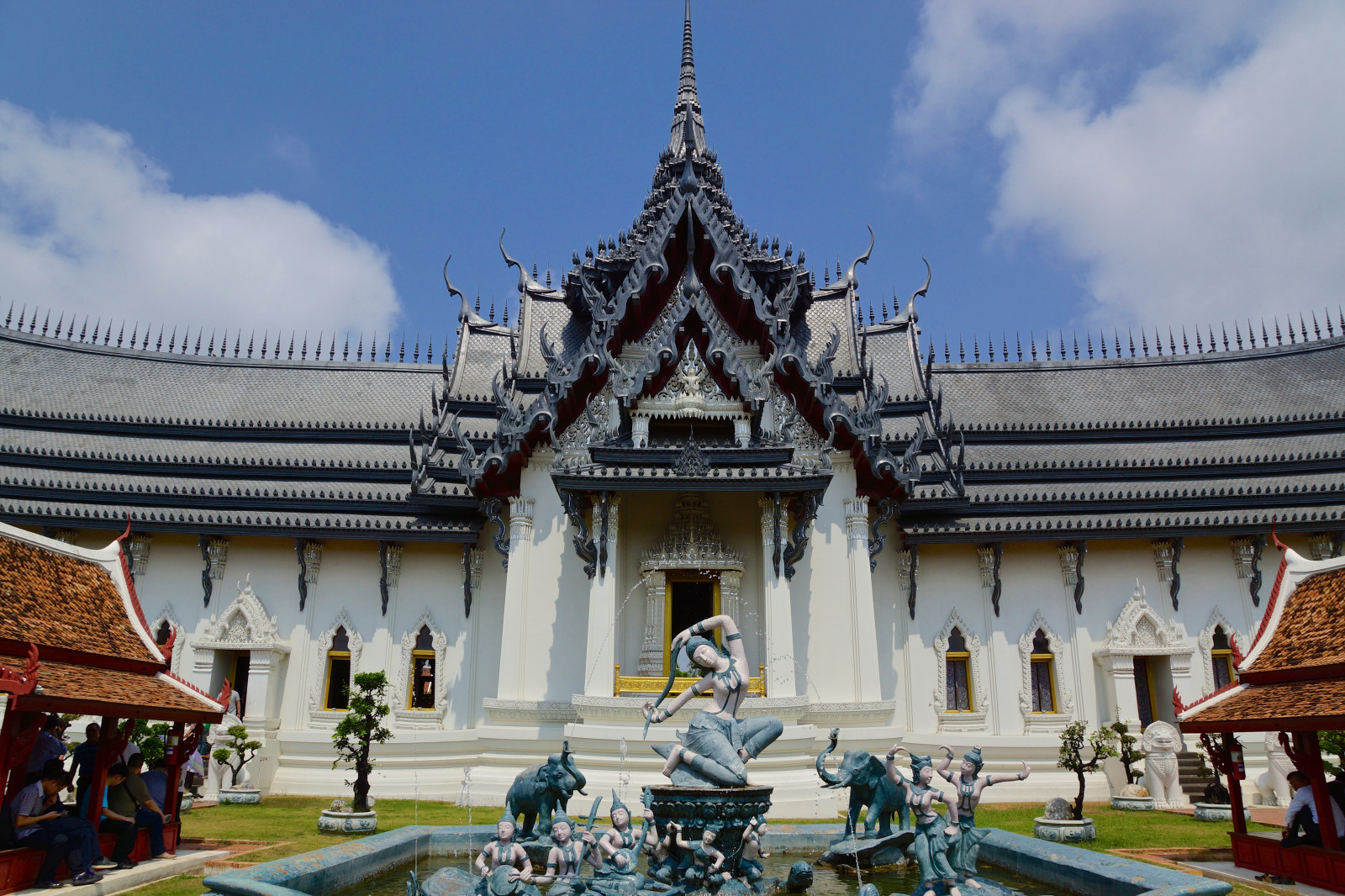 park, město, výlet, dovolená, sochařství, rostliny, jezero, dějiny, Cestovní ruch, Příroda, Thajsko, chrám, starověký, vzdělání, svatyně, Asie, Bangkok, moderní, Buddha, buddhistické, kultura, palác, turista, historický, replika, Thai, chrámy, obnovena, téma, destinace, uchovaný, jihovýchodní, tématickém, paláce, provincie, trůn, kulturní, Samut, Muang, boran, muangboran, pradávné město, Mueang, samutprakhan, prakhan, mueangboran