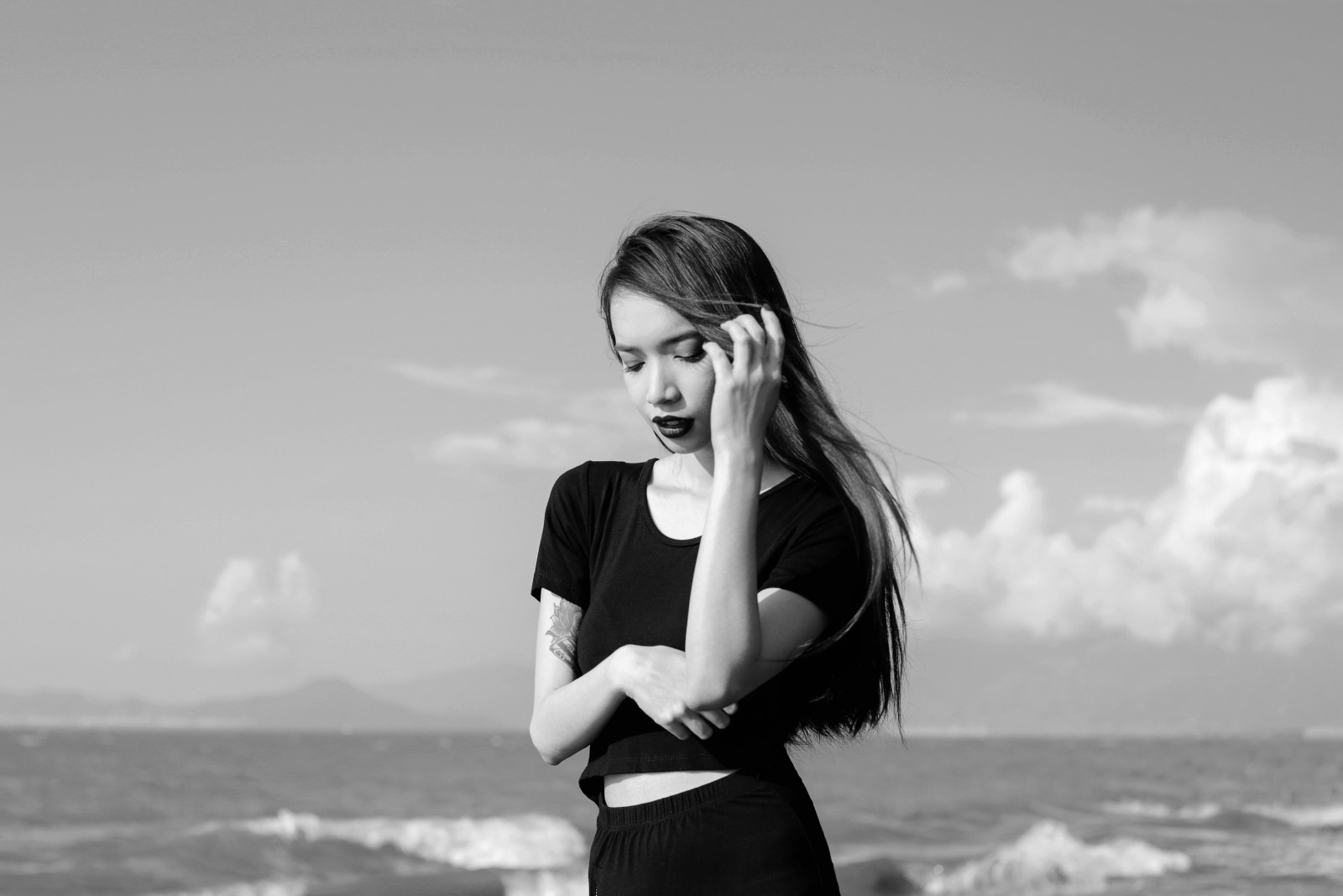 white, black, women outdoors, monochrome, model, portrait, dark, nature, photography, silhouette, beach, dress, Person, romance, girl, beauty, woman, lady, photograph, black and white, monochrome photography, human positions, portrait photography, photo shoot, art model