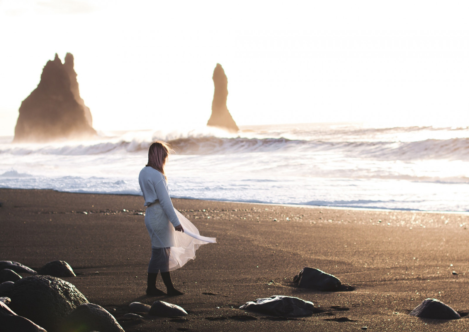 Kvinder udendørs, Kvinder, model, hav, klippe, kyst, sand, Hvid kjole, strand, bølger, kyst, ocean, bølge, fotografi