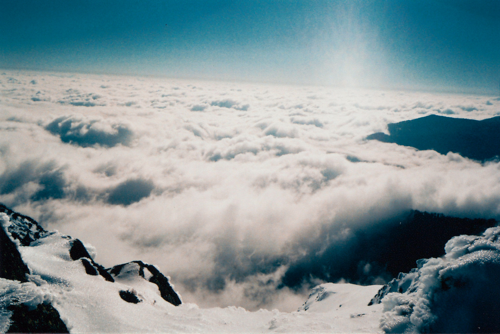 nebe, mrak, Arktický, atmosféra, zmrazení, Atmosféra Země, geologický fenomén, sníh, hora, led, horizont, ledová čepička, zima, ledová landform, pohoří, vrcholek, meteorologický jev, nunatak, kupa, polární ledová čepička, krajina