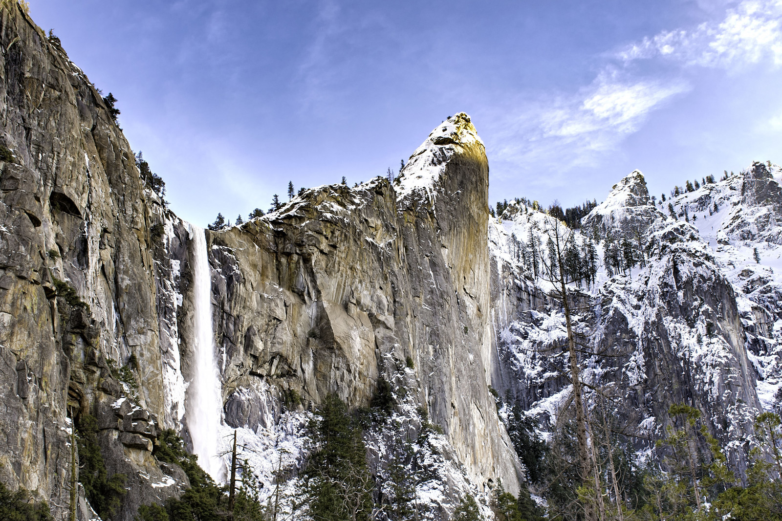 Yosemite, Parco Nazionale Yosemite, yosemitevalley, velo da sposa, bridalveilfalls, paesaggio, punto di riferimento, natura, nikond500, Parco Nazionale, punahou77, parco, pini, acqua, cascata, California, nuvole, montagna, montagne, cielo, stevejordan