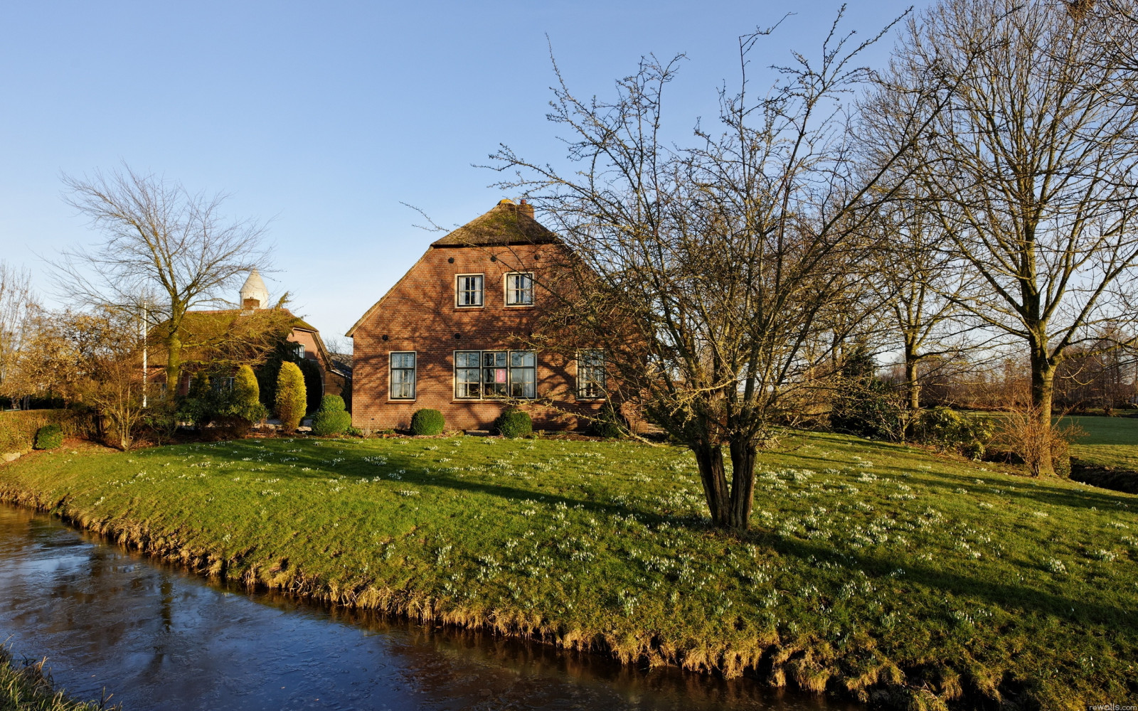 Wallpaper house, channel, water, spring, garden 2560x1600 672646