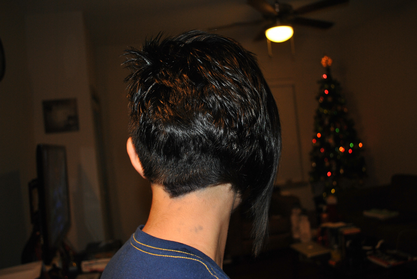 móda, řasy, boty, rybářská síť, blondýnka, mohawk, fauxhawk, podpatky, vesta, výstřih, buzzcut, přezka, nůžky, legíny, LBD, daisydukes, klíny, Louboutin, croptop, buzzedhair, ootn, shavedhair, ootd, chickhawk, bighairbigheels