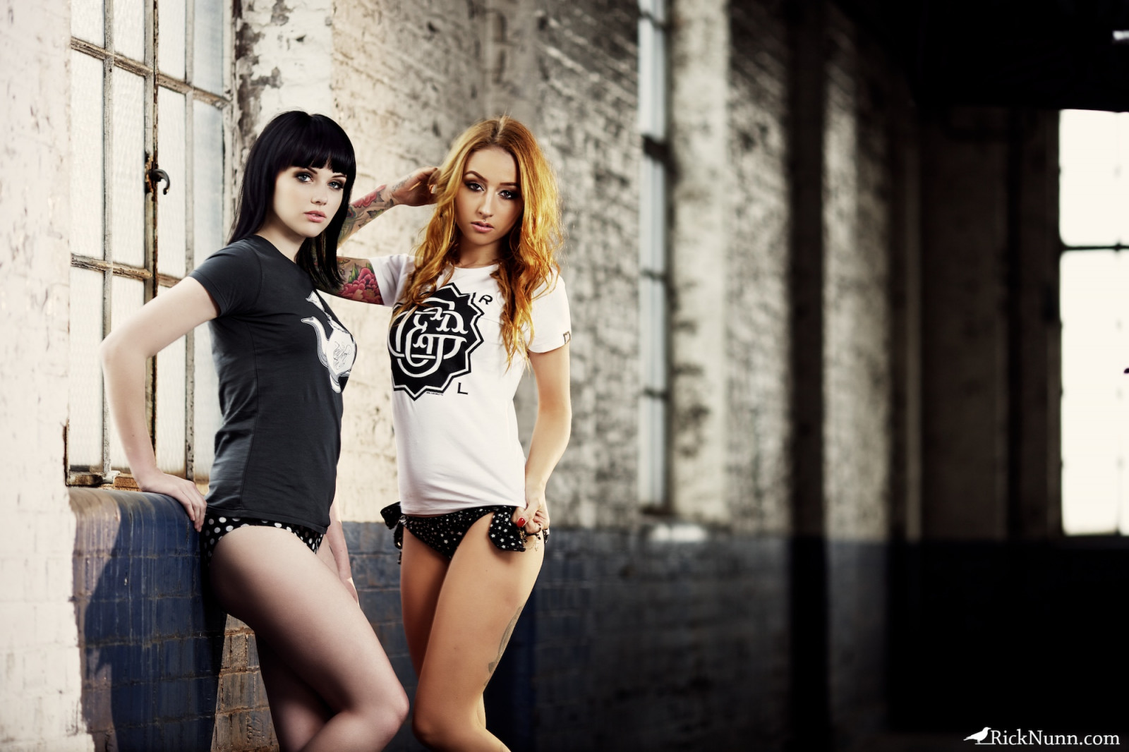 kontrast, Londýn, Černá, model, portrét, okno, Červené, nohy, fotografování, kalhoty, móda, vlasy, spodní prádlo, Osoba, značka, Cihlový, dívka, krása, přírodní, dívky, osvětlení, dáma, ženský, tetování, noha, pivovar, fotografie, stěny, dámy, modely, a, strobist, přední, pruh, směs, stoh, portrétní fotografie, focení, břicho, Charlotte, zázvor, trička, Nunn, Moran, canonef135mmf2l, palivo, konvice na čaj, Clarke, Mellisa, zavrčení, Truman, majestátnost, charlottelou