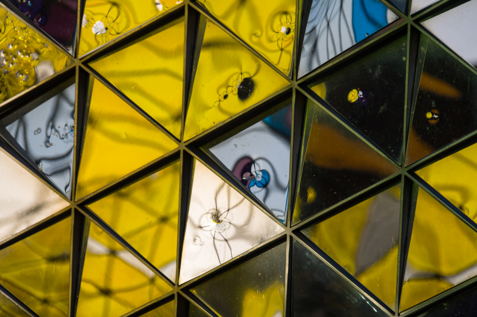 okno, symetrie, zelená, žlutý, sklenka, kruh, vitráže, UMĚNÍ, světlo, barva, Malmo, konst, olafureliasson, materiál, tvar, design, konstverk, čára, lernacken, ljuspaviljongen, denní osvětlení