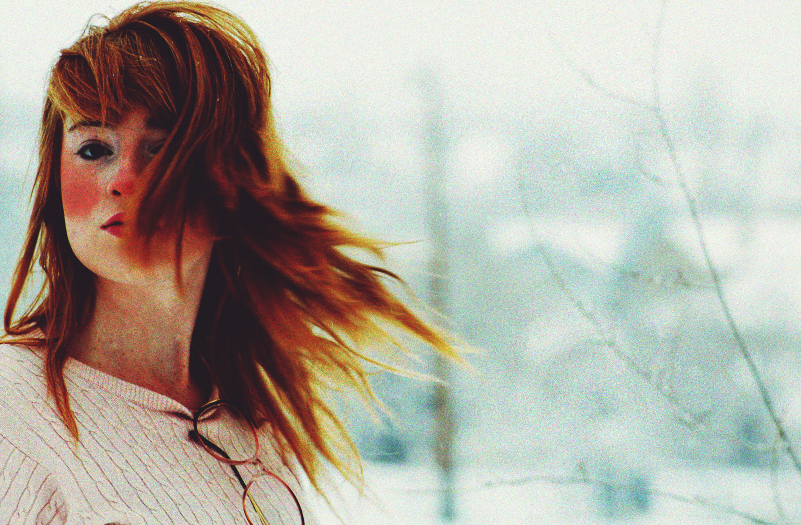 stromy, výkres, model, portrét, dlouhé vlasy, brýle, Červené, sníh, zima, modrý, Studený, Pehy, vlasy, bledý, obilí, smutný, ruměnec, tóny, dlouho, barva, dívka, krása, oko, Pohyb, skica, hairflip, umění model, orgán, brances