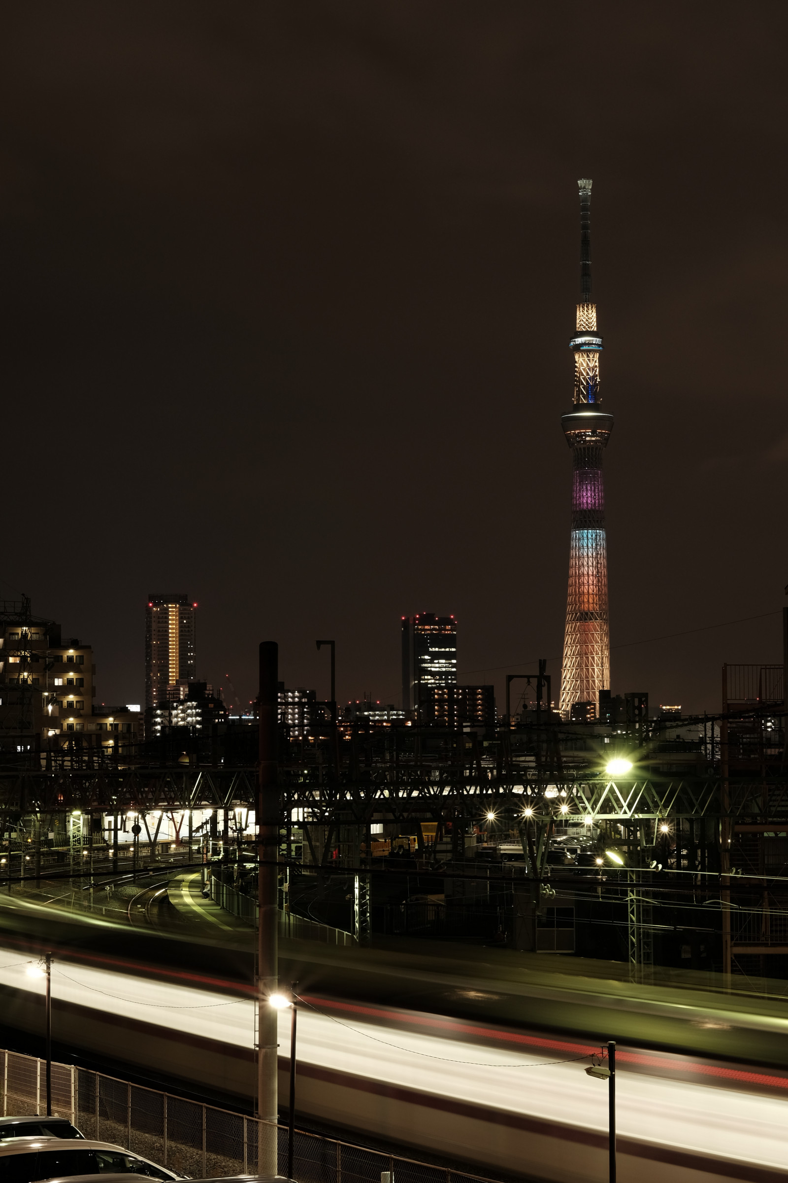 Japonsko, město, panoráma města, noc, architektura, odraz, panoráma, mrakodrap, večer, věž, soumrak, metropole, Tokio, Fujifilm, jp, Skytree, světlo, centrum, osvětlené, osvětlení, osvětlení, fuji, tma, Fujinon, mezník, Tokyo Sky Tree, kanegafuchi, xf56mmf12r, xf56mm, XT1, lovelychocolat, urban area, Metropolitní oblast, lidské osídlení, panelový dům