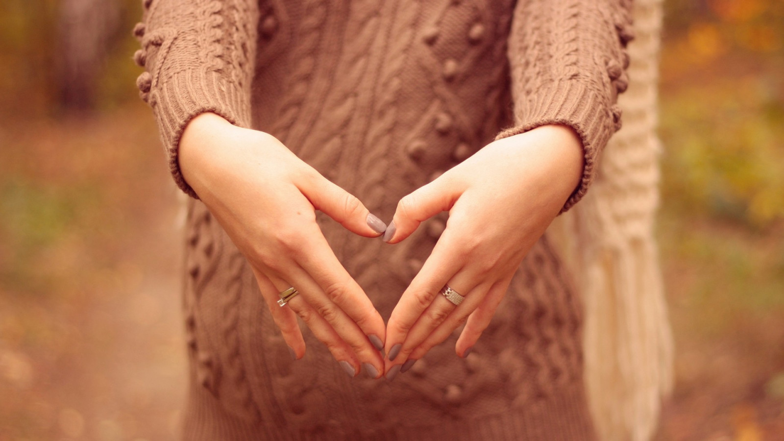 slunečnímu záření, ženy, model, milovat, fotografování, svetr, emoce, jaro, kůže, květ, dívka, krása, sezóna, žena, ruka, prst, fotografie, smysl, Lidské tělo, orgán, zblízka