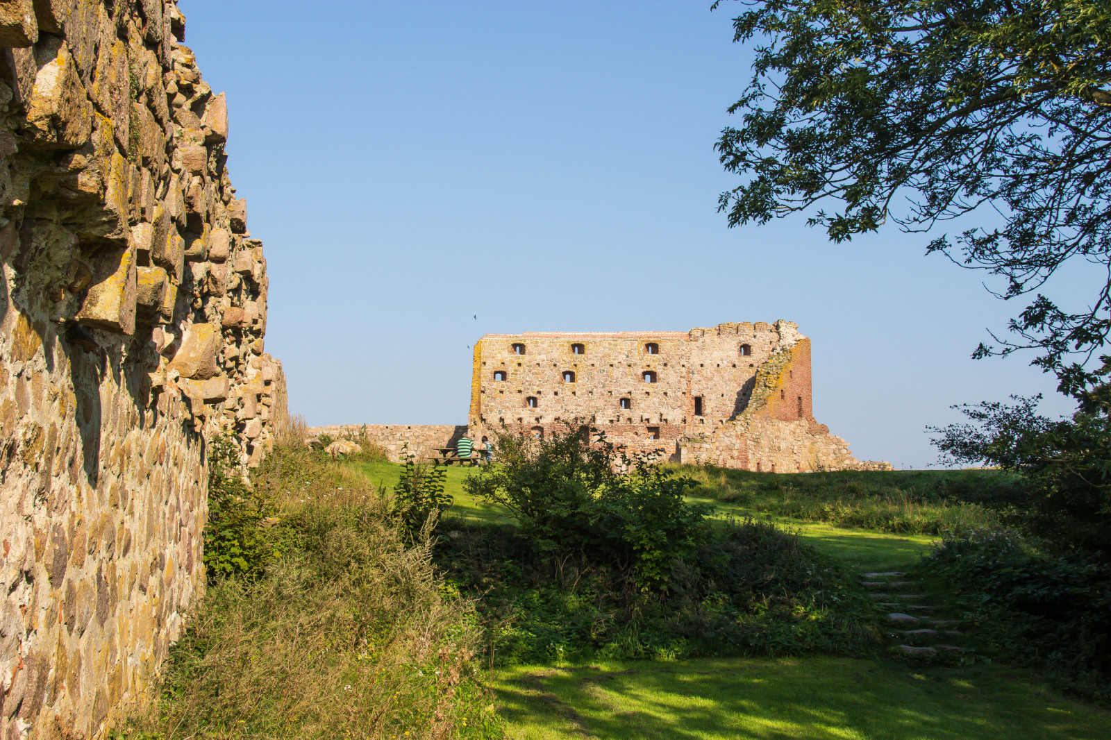 Tapety krajina, Skála, budova, zřícenina, hrad, údolí, klášter,