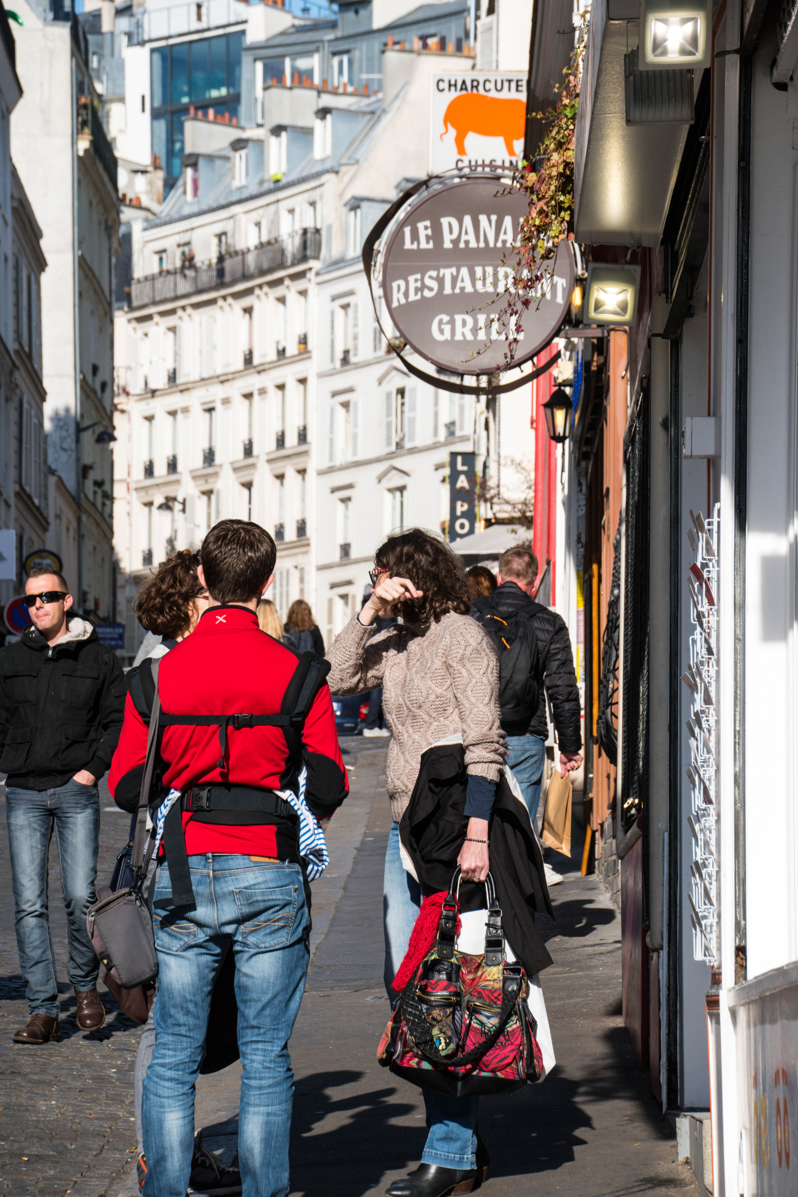 město, ulice, silnice, móda, Francie, Paříž, oblečení, Montmartre, infrastruktura, pěší, UMĚNÍ, barva, cestovat, kostn rer, umění, euorpe, umělci, streetsofparis, paris18earrondissement, ledefrance, Frankrike, fr, dav, urban area