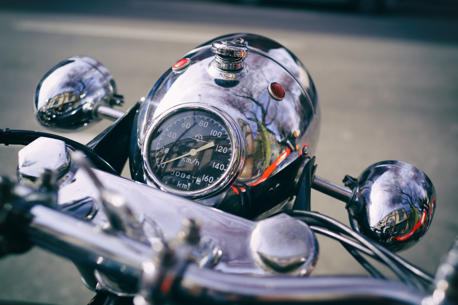 město, městský, Kanada, detail, kolo, Vancouver, odrazy, lesklý, čínská čtvrť, před naším letopočtem, bokeh, Britská Kolumbie, čínština, motorka, chróm, nástroj, motocykl, světlomet, Metr, rychloměr, rozchod, Changjiang, fragment, columbiastreet, obchod, sonydscrx1, carlzeisssonnart35mmf20, chinananchangaircraftmanufacturingcompany